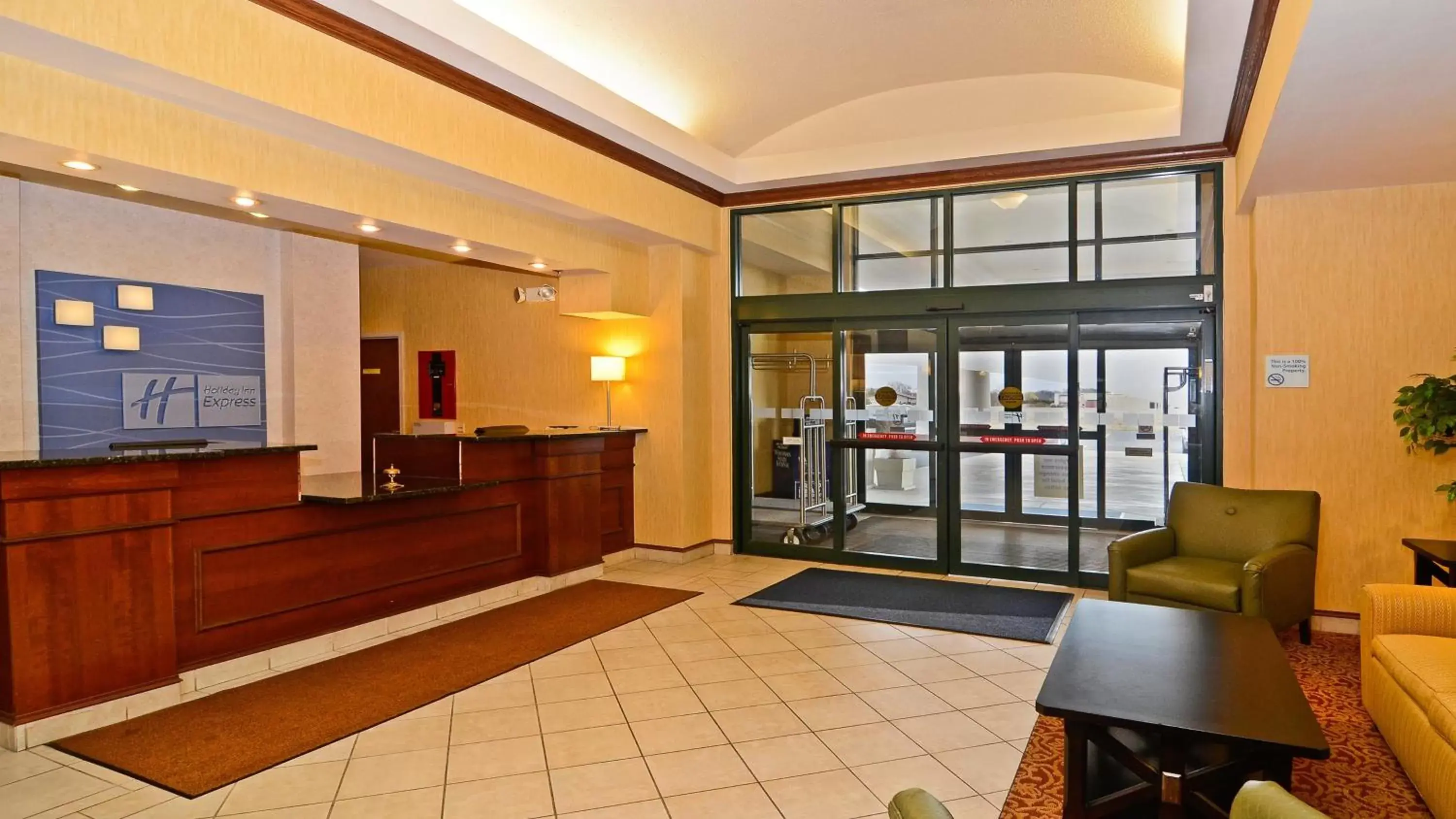 Property building, Lobby/Reception in Holiday Inn Express Hotel & Suites Fort Atkinson, an IHG Hotel