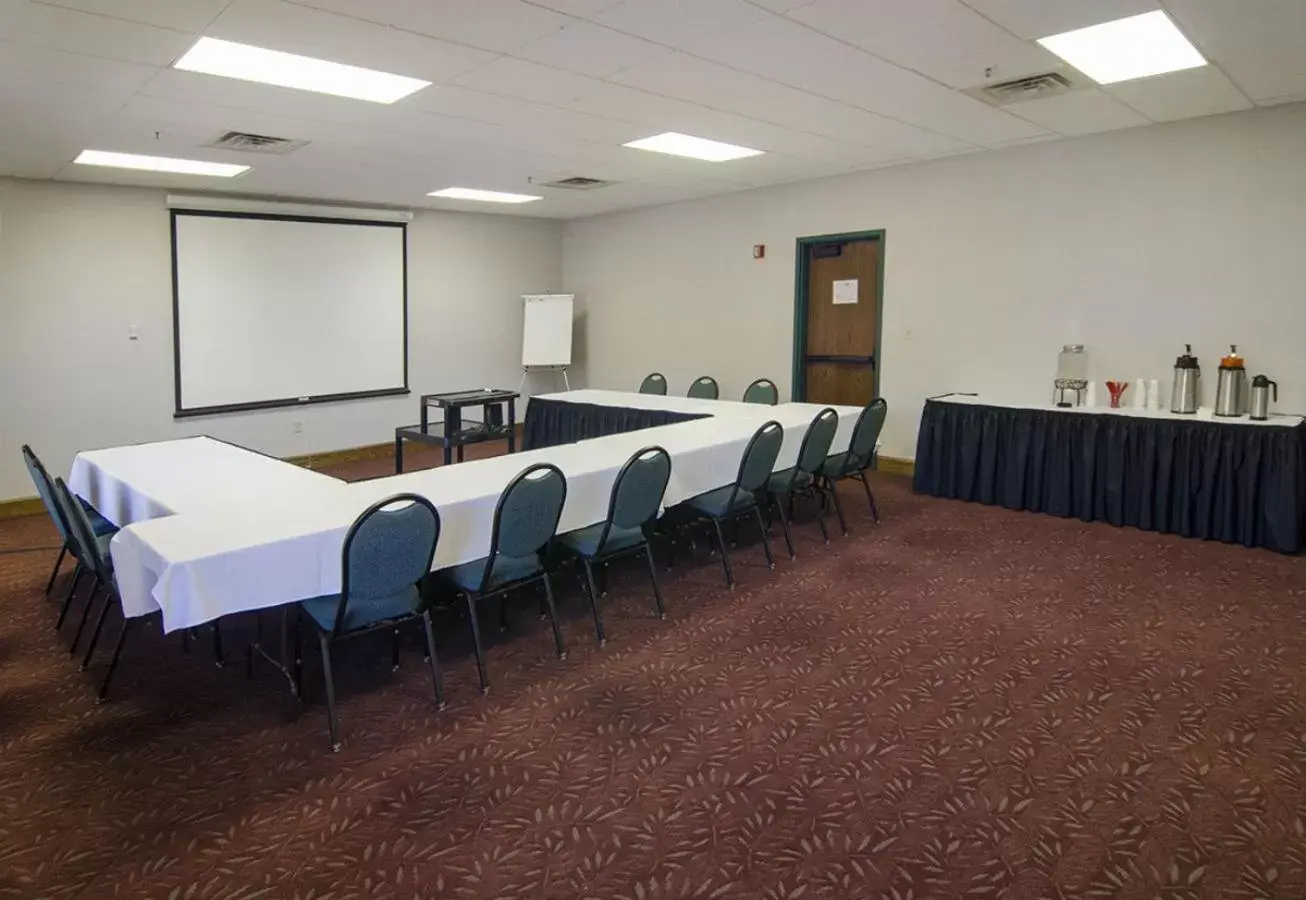 Banquet/Function facilities in Potawatomi Inn & Cabins