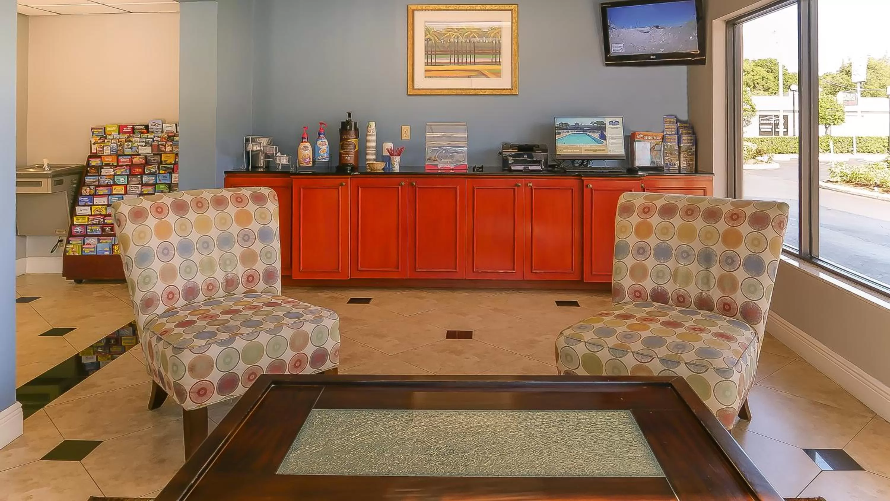 Seating area in Hotel South Tampa & Suites