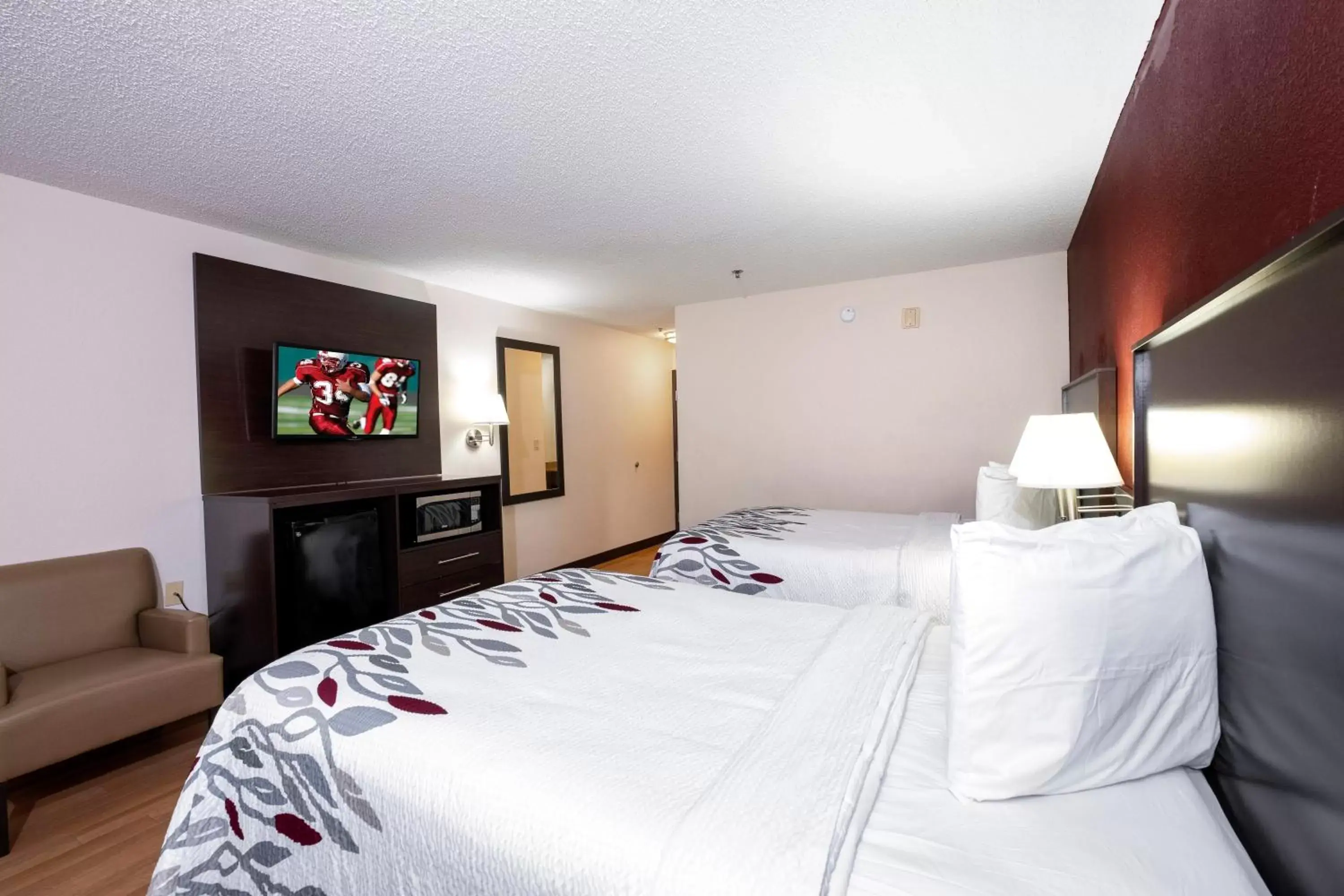 Photo of the whole room, Room Photo in Red Roof Inn Knoxville Central – Papermill Road