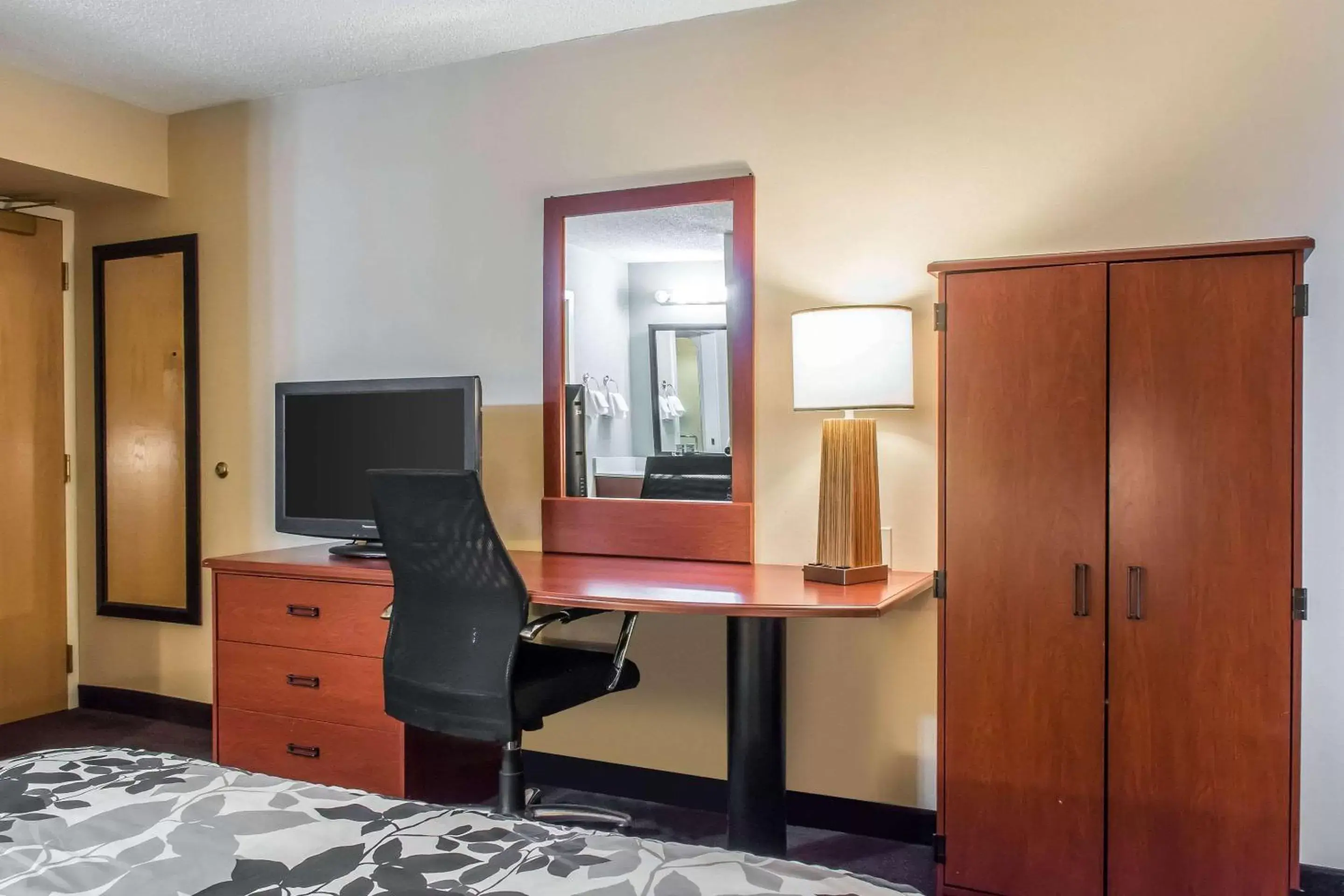 Photo of the whole room, TV/Entertainment Center in Sleep Inn & Suites Mountville