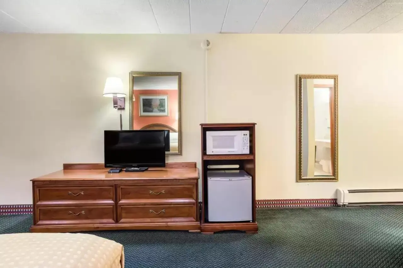 TV/Entertainment Center in Royal Inn Clearfield