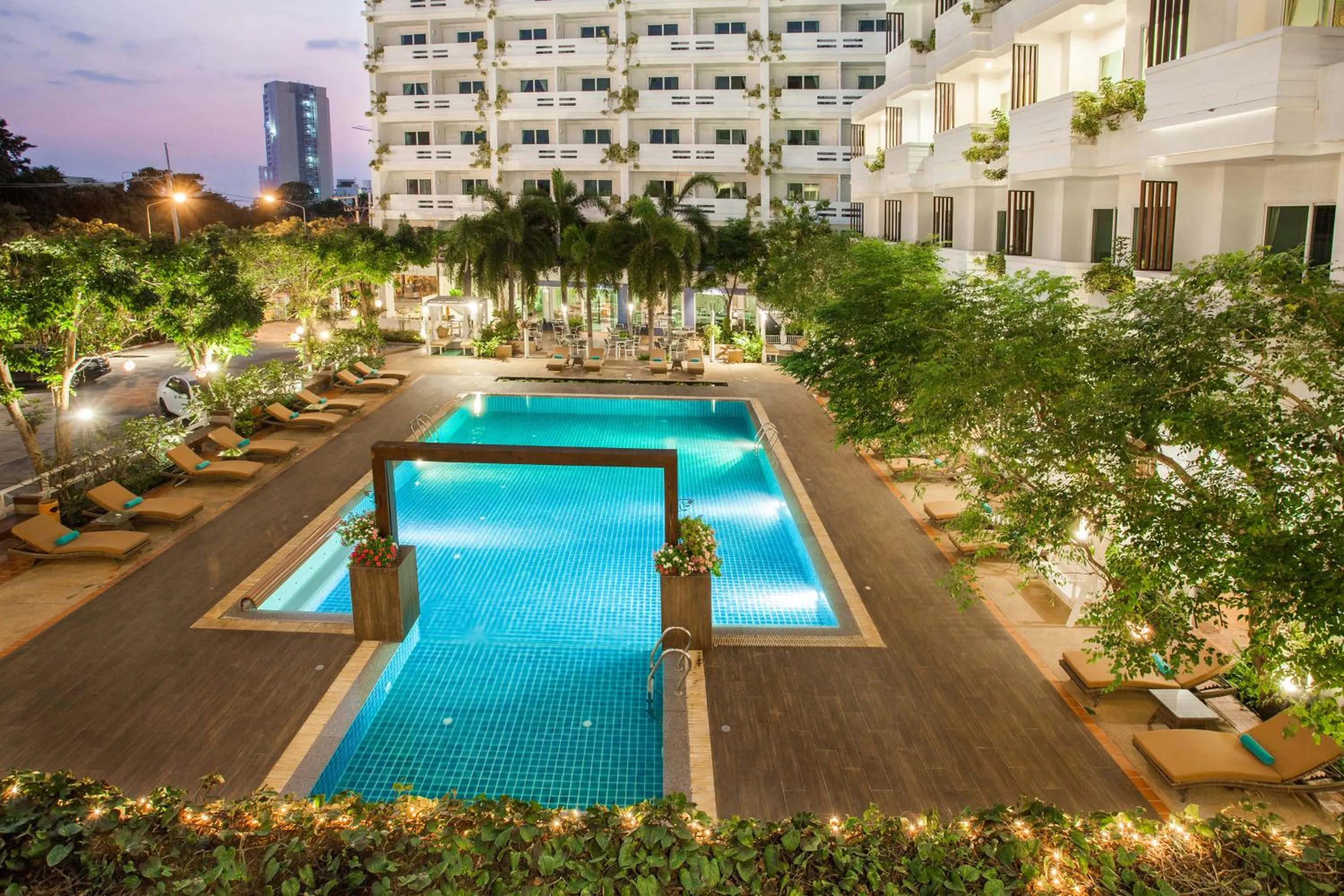 Swimming pool in Hill Fresco Hotel