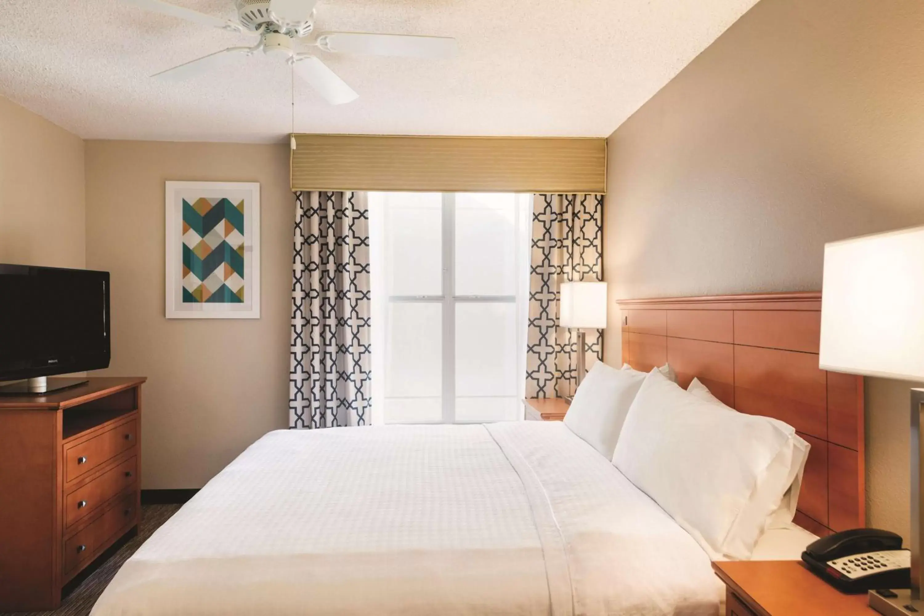 Bed in Homewood Suites by Hilton Orlando-Intl Drive/Convention Ctr