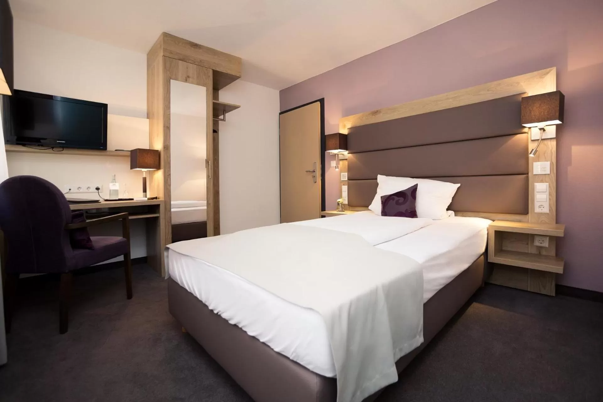 Photo of the whole room, Bed in DasSchaffers - MeinWohlfühlhotel