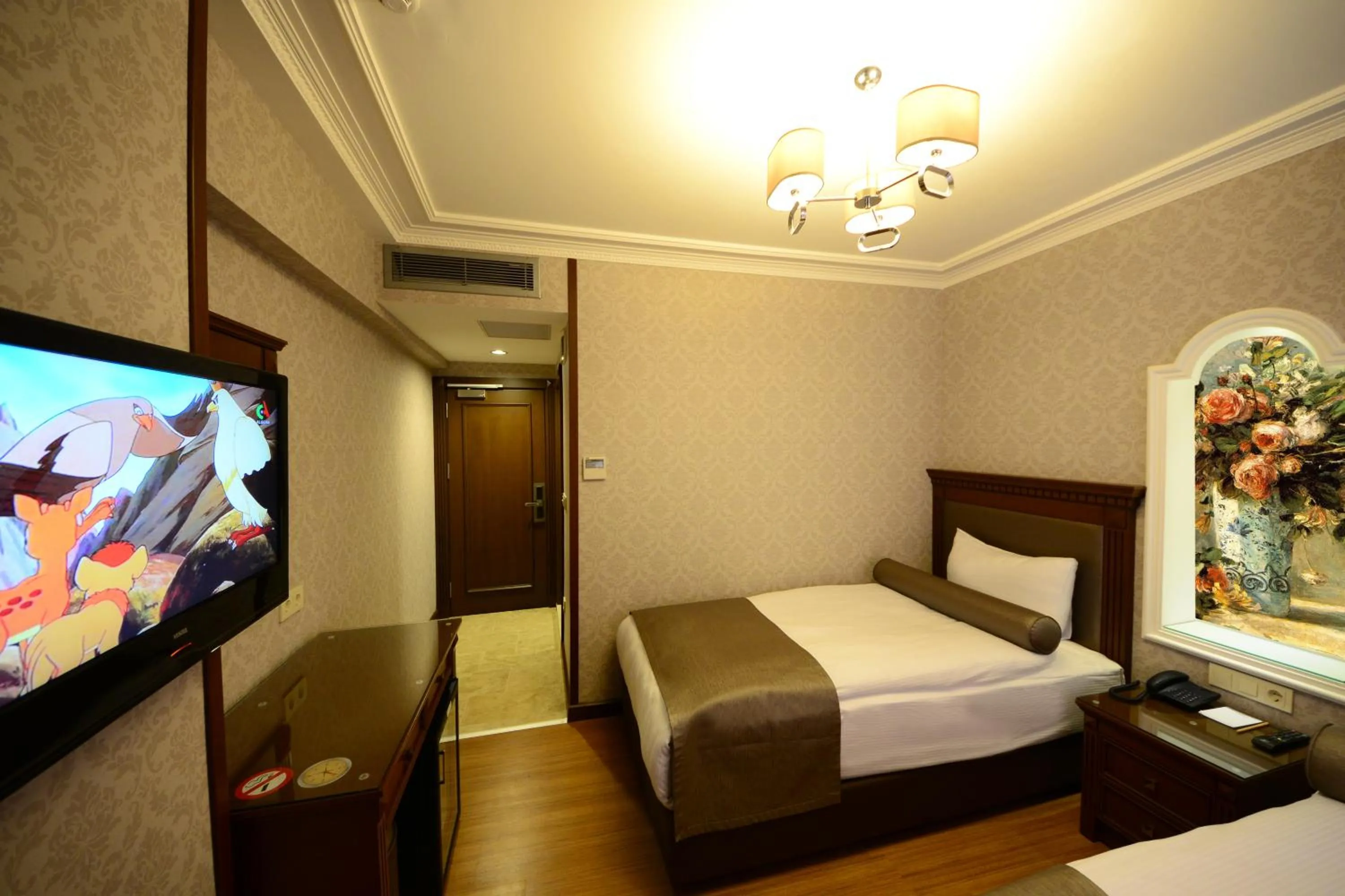Photo of the whole room, Bed in Grand Bazaar Hotel