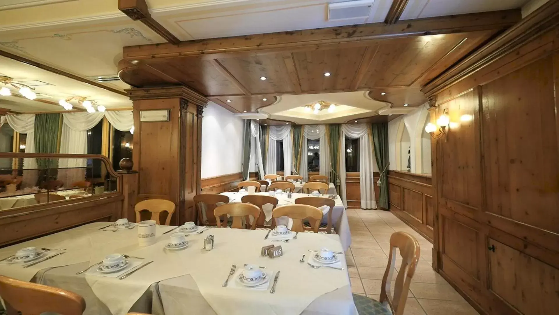 Restaurant/Places to Eat in Hotel Intermonti