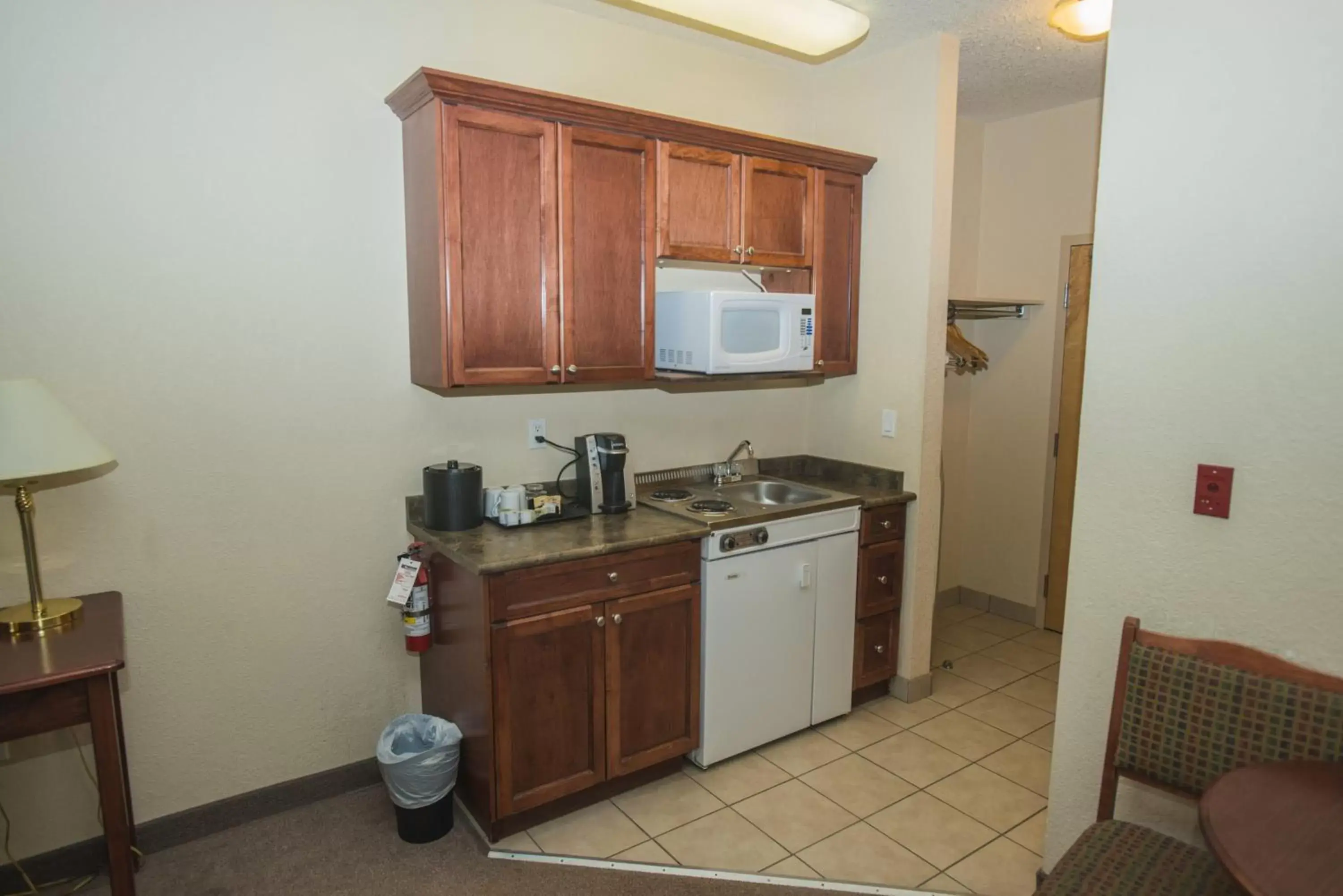 Kitchen/Kitchenette in Lakeview Inns & Suites - Chetwynd