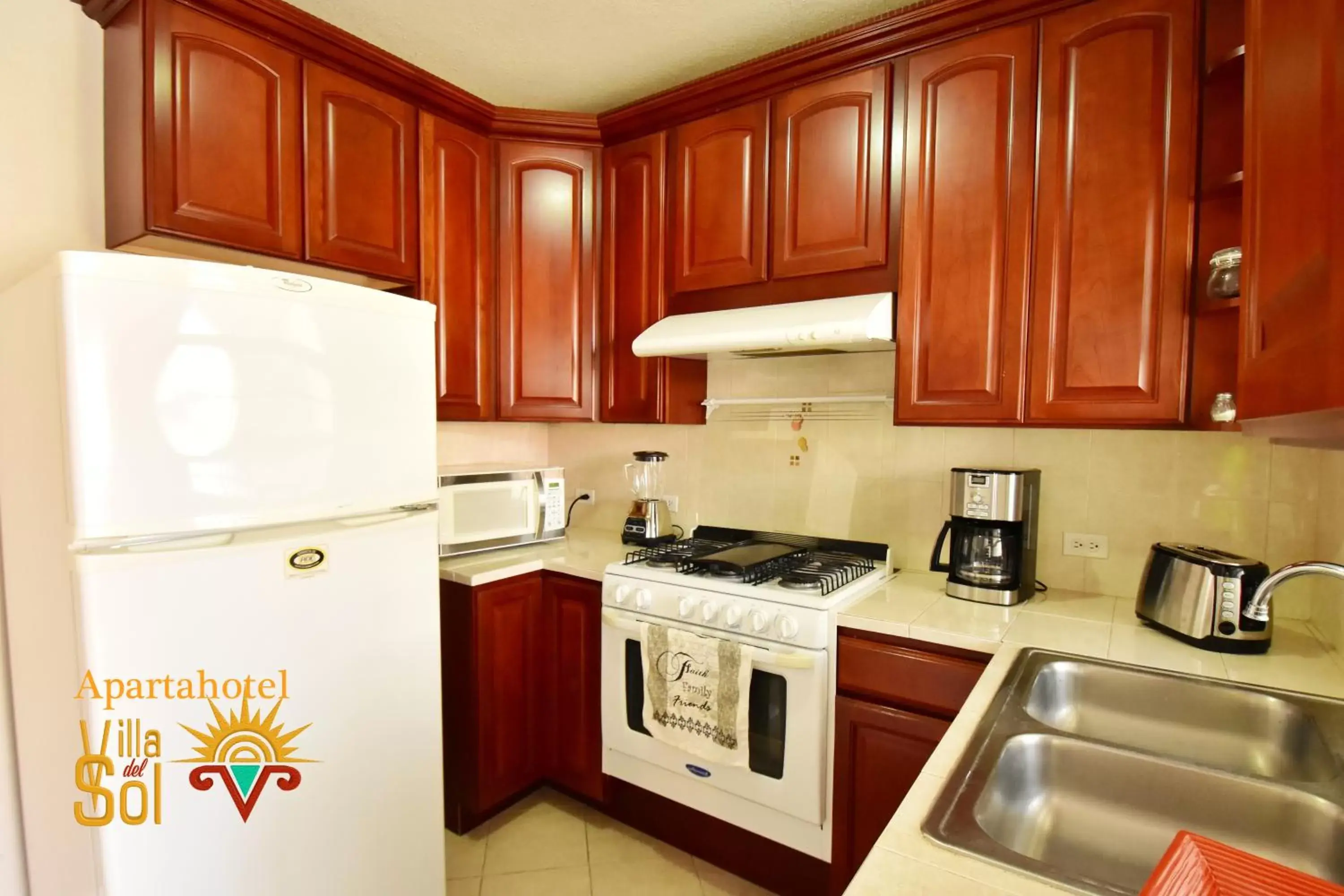 Kitchen/Kitchenette in Villa Del Sol