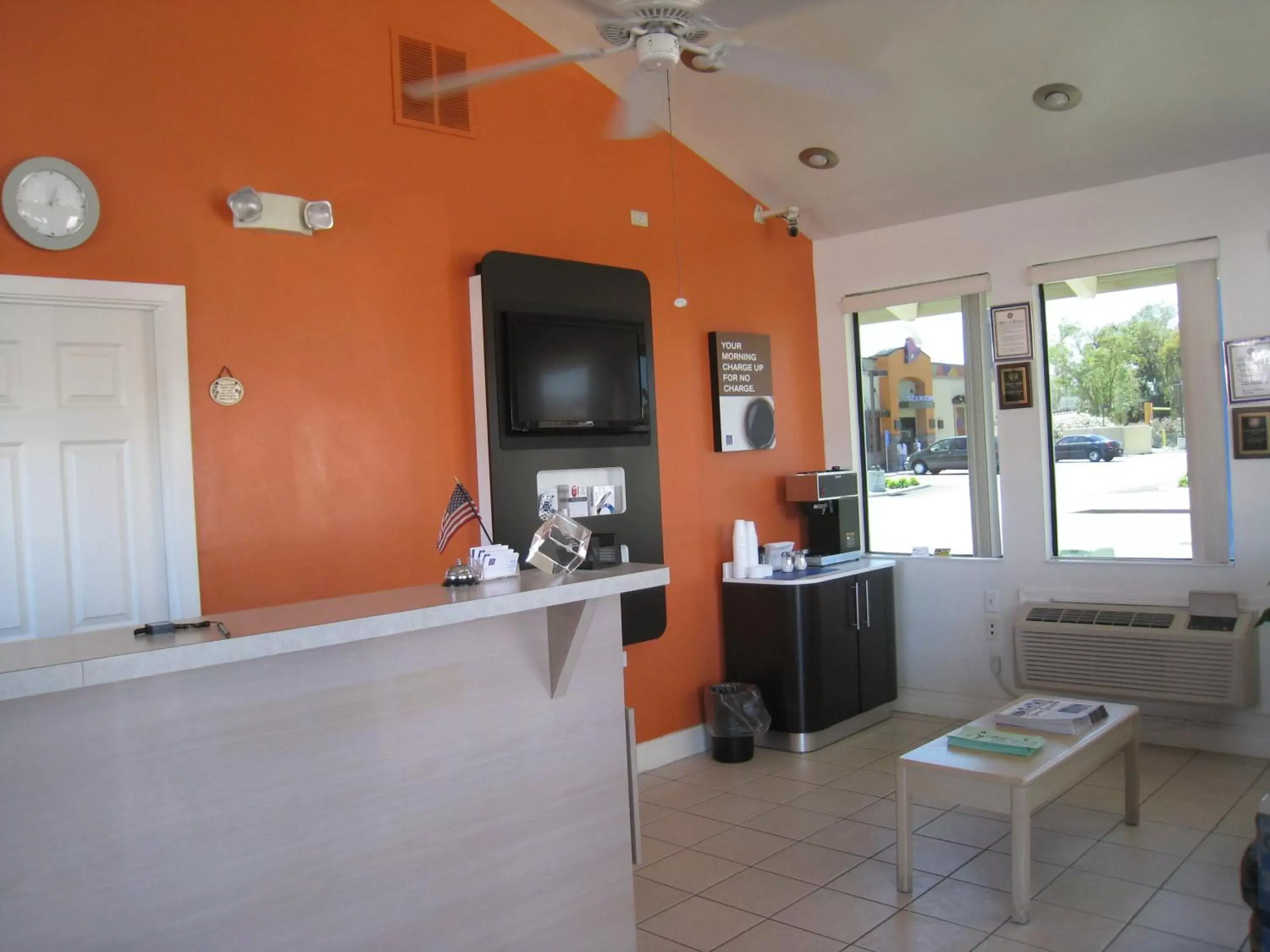 Coffee/tea facilities, Lobby/Reception in Motel 6-Willows, CA