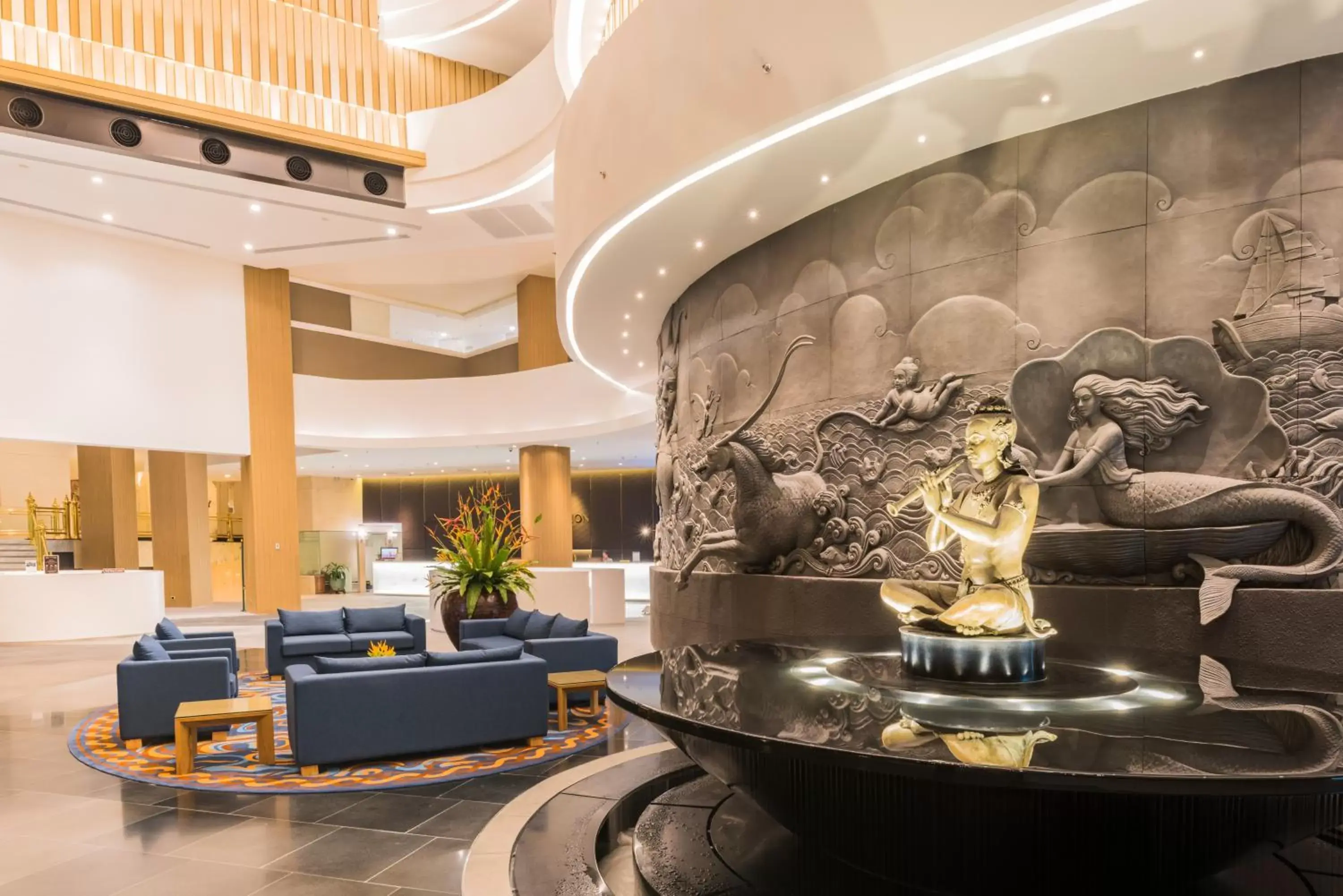 Lobby or reception, Lounge/Bar in Royal Cliff Beach Hotel Pattaya