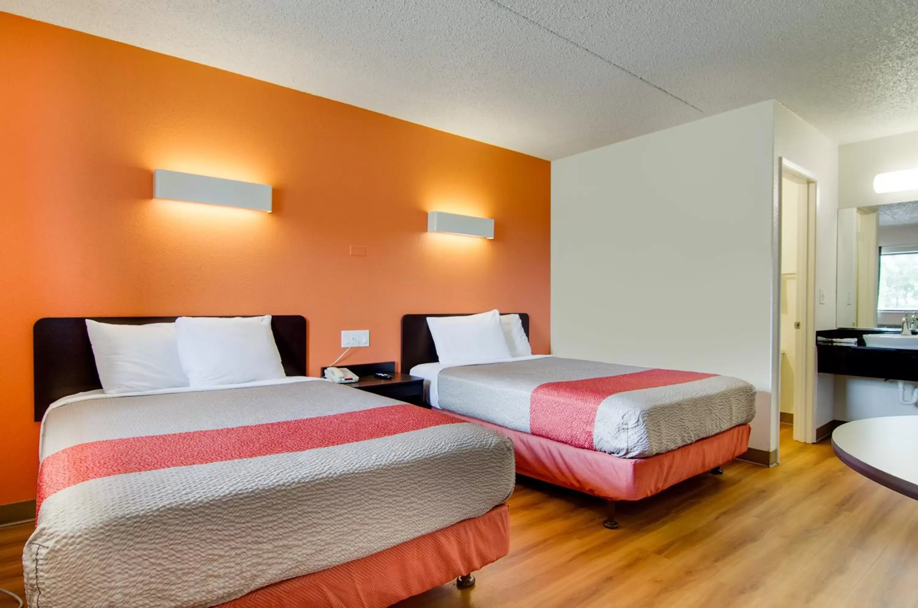 Bedroom, Bed in Motel 6-Salina, KS