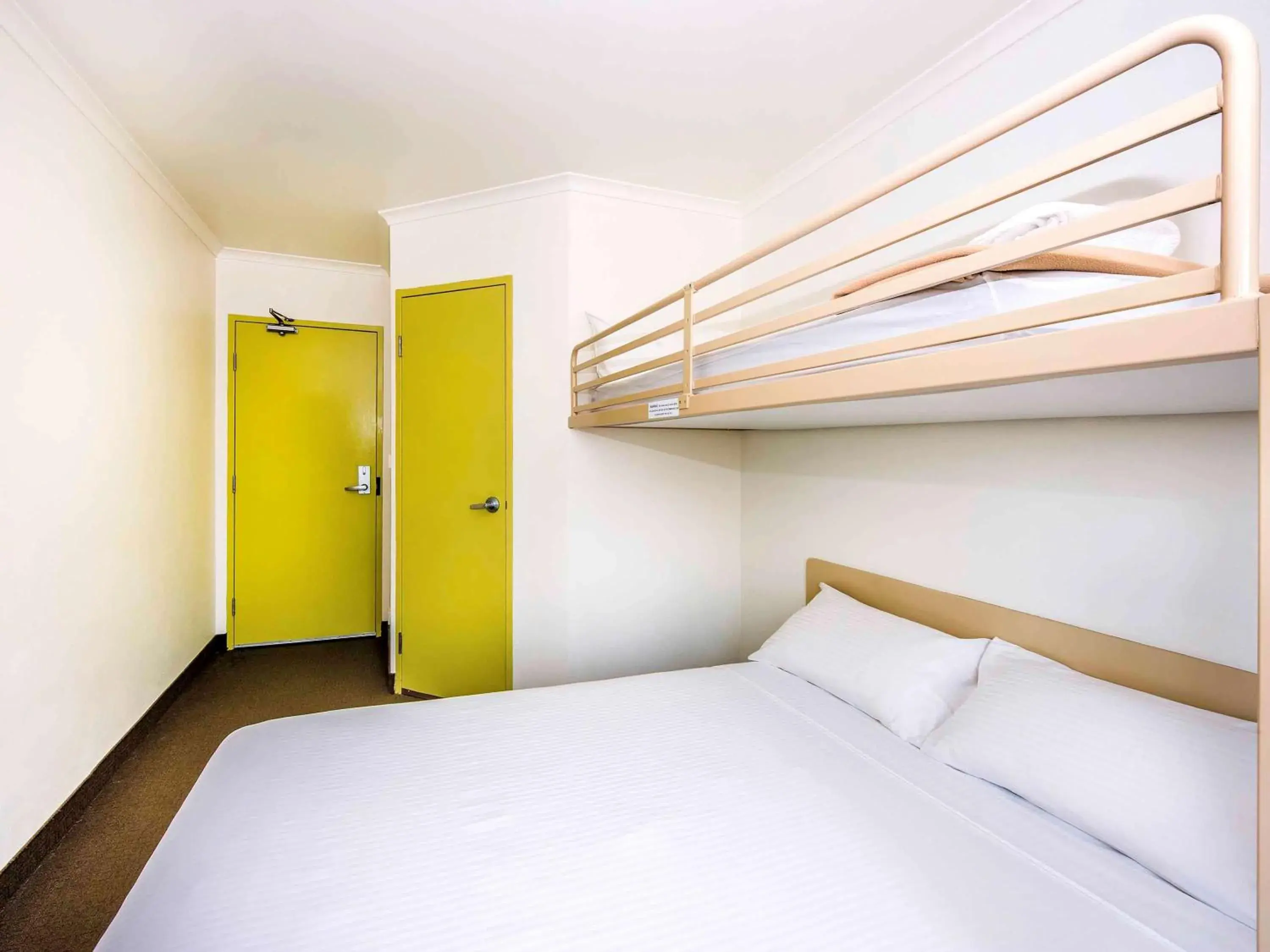 Photo of the whole room, Bed in ibis Budget Coffs Harbour