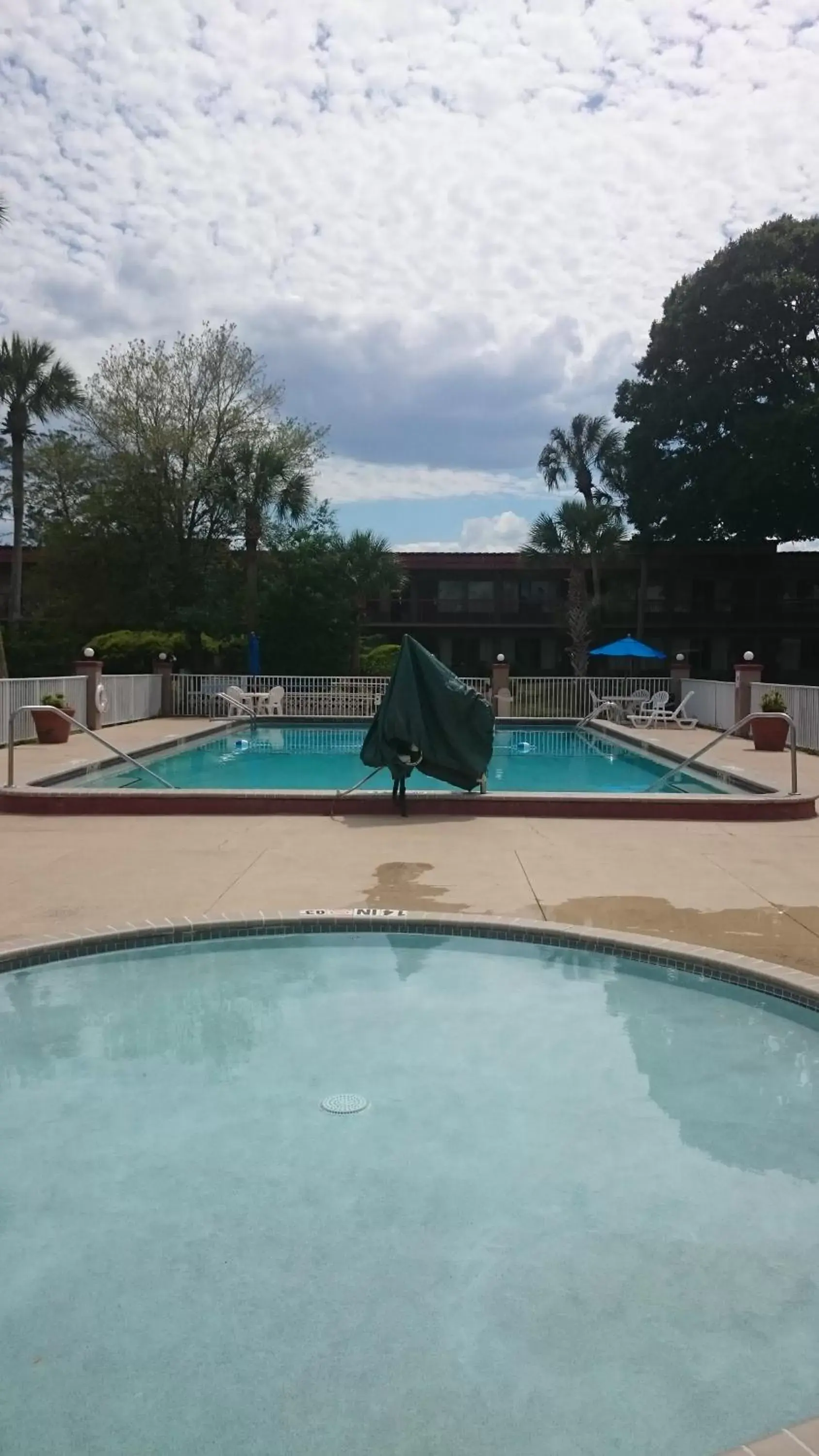 Swimming Pool in Motel 6-Spring Hill, FL - Weeki Wachee