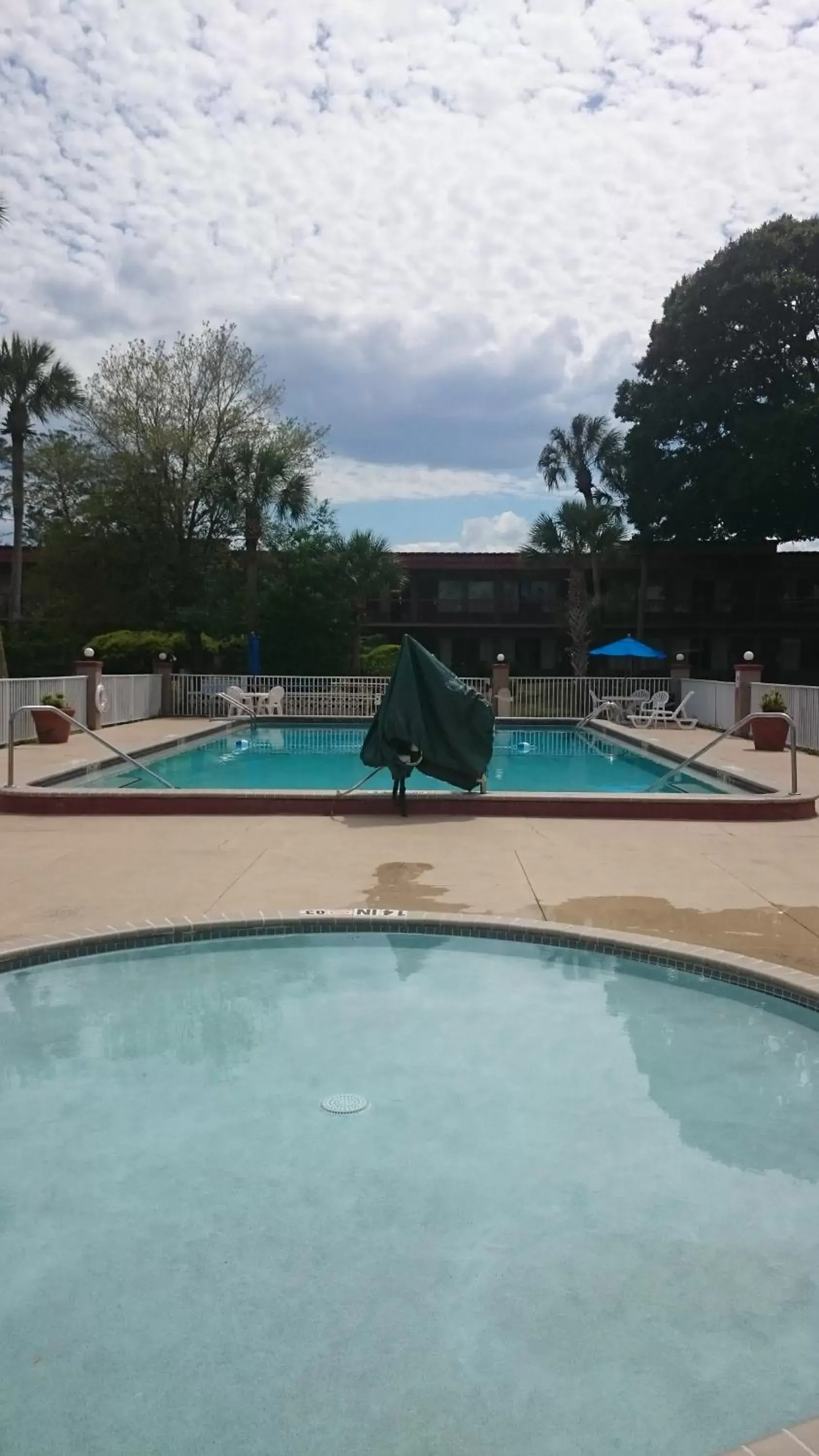 Swimming pool in Motel 6-Spring Hill, FL - Weeki Wachee Swimming pool in Motel 6-Spring Hill, FL - Weeki Wachee