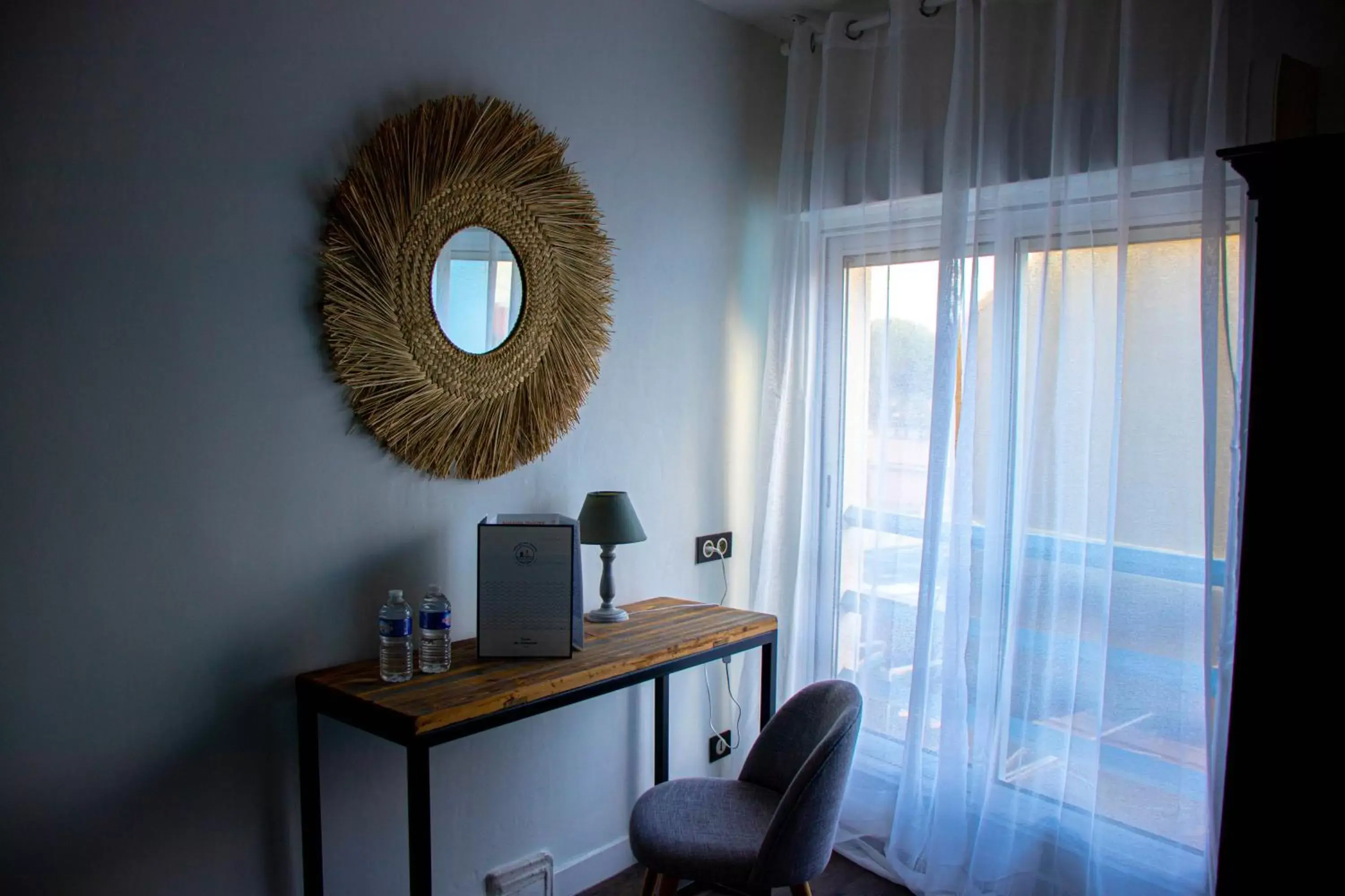 Seating area, TV/Entertainment Center in Hôtel Restaurant L'Atelier des Cousins