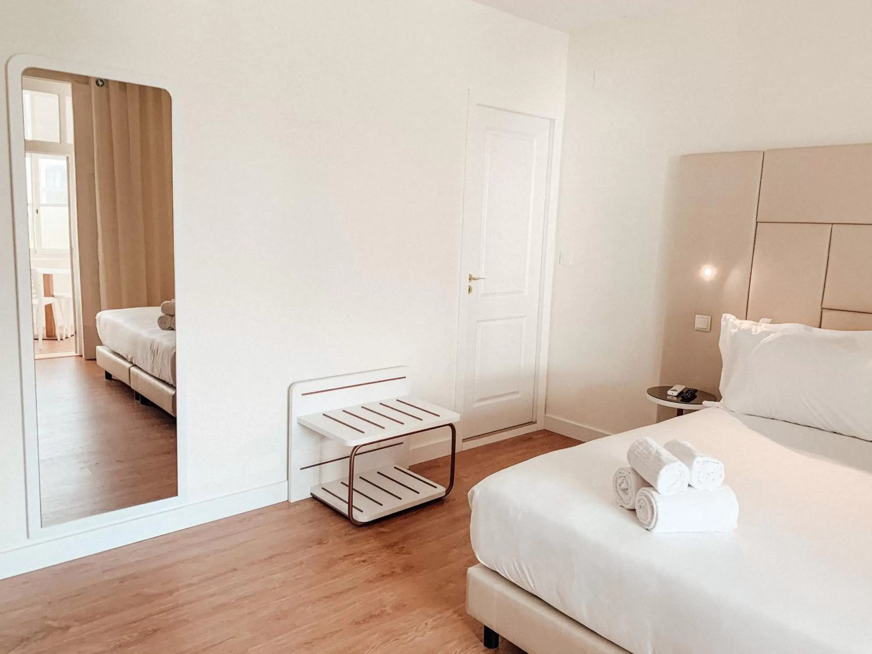 Area and facilities, Bed in Le Premier Lisbon Suites