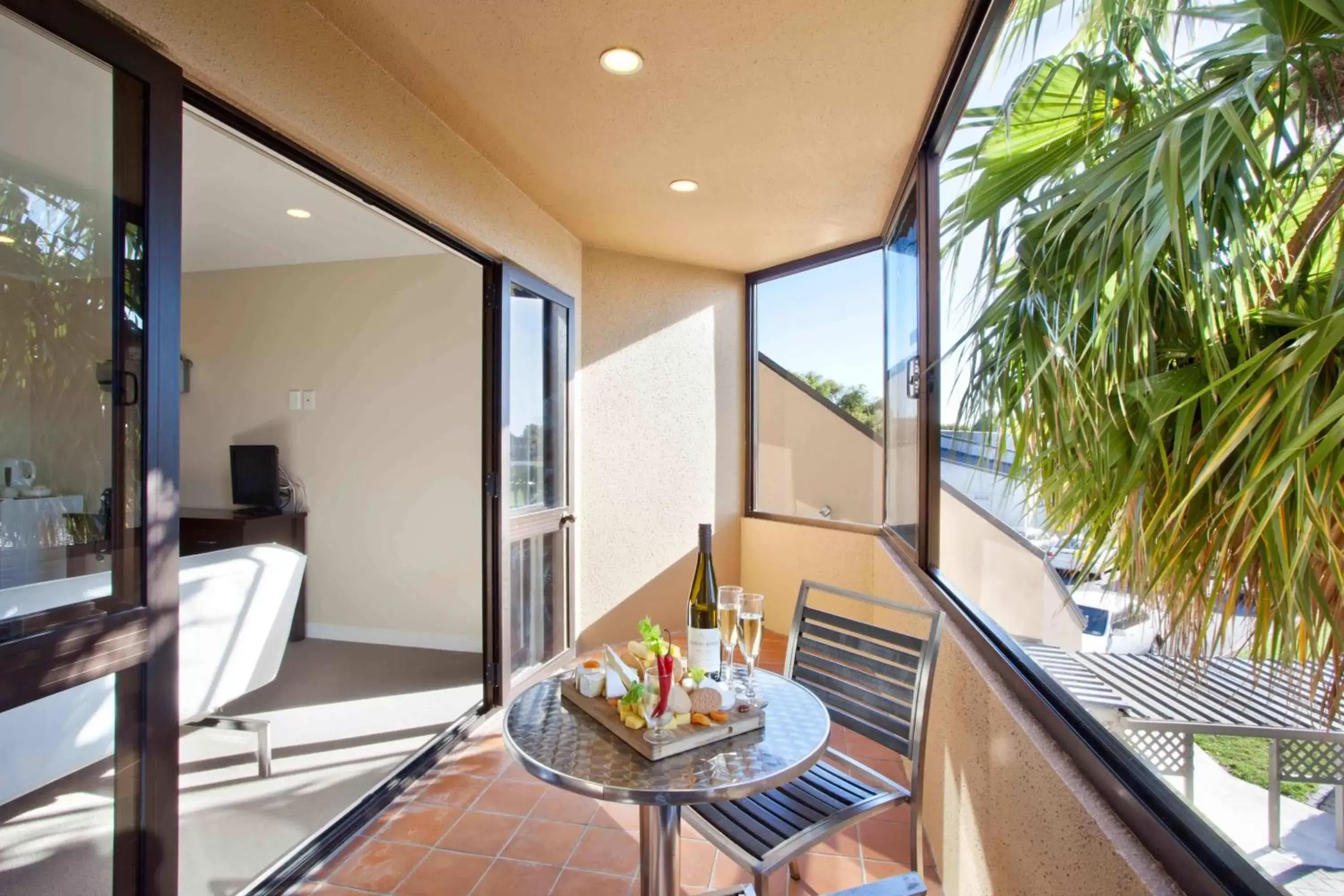 Balcony/Terrace in Auckland Airport Kiwi Hotel