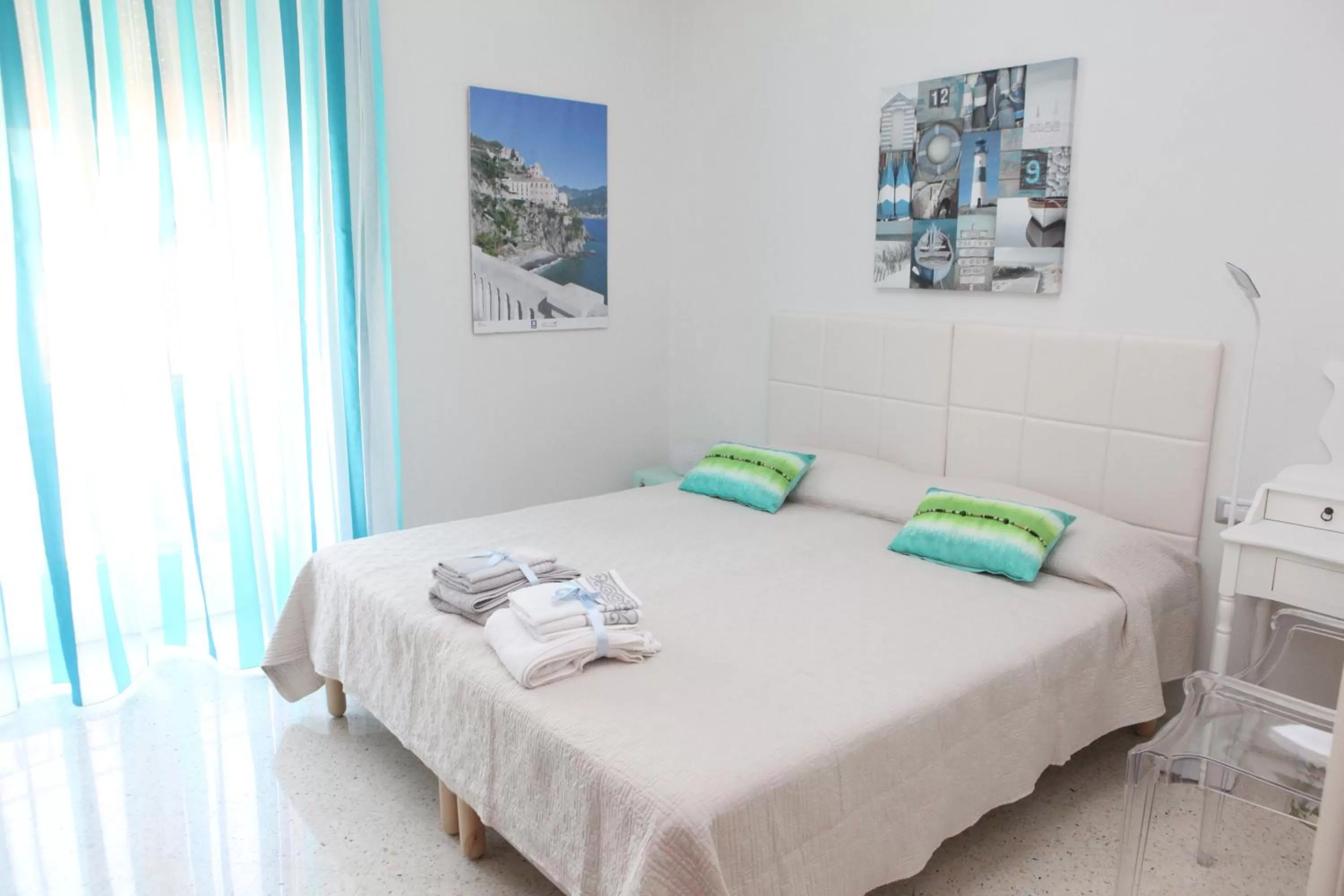 Decorative detail, Bed in B&B Palazzo Scaramella