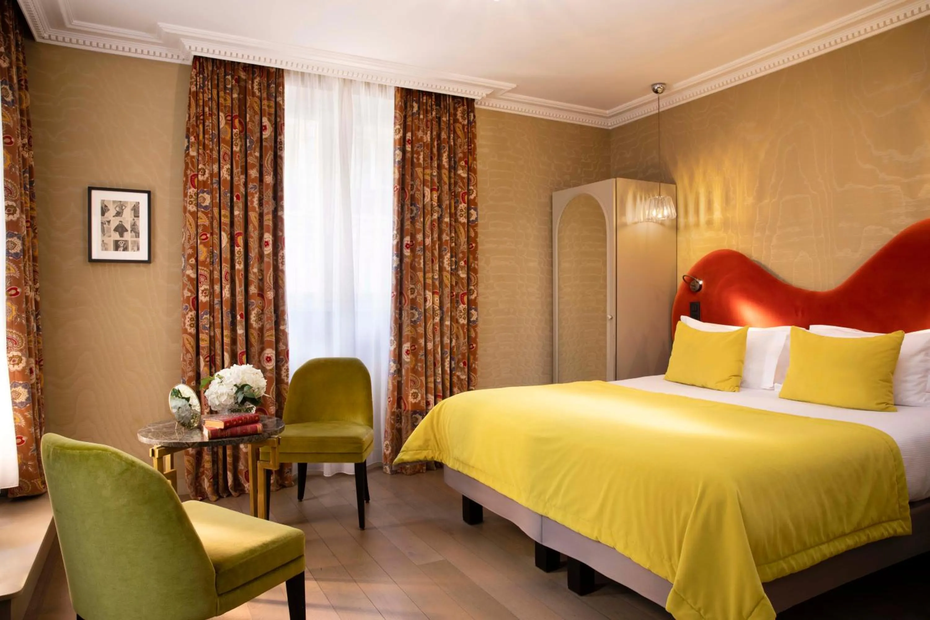 Photo of the whole room, Bed in Hotel Monsieur & Spa