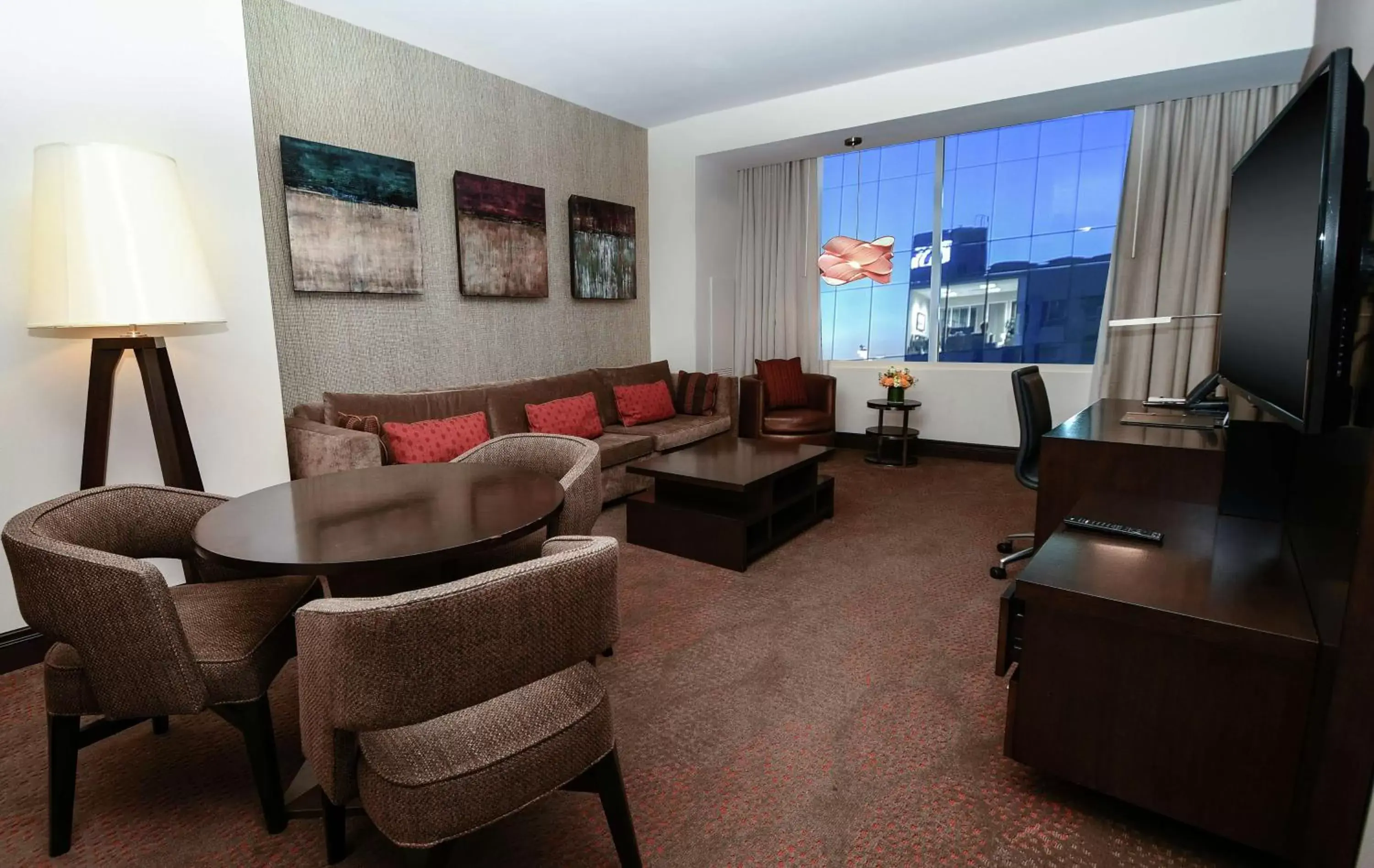 Bedroom, Seating Area in Hilton Dallas/Plano Granite Park