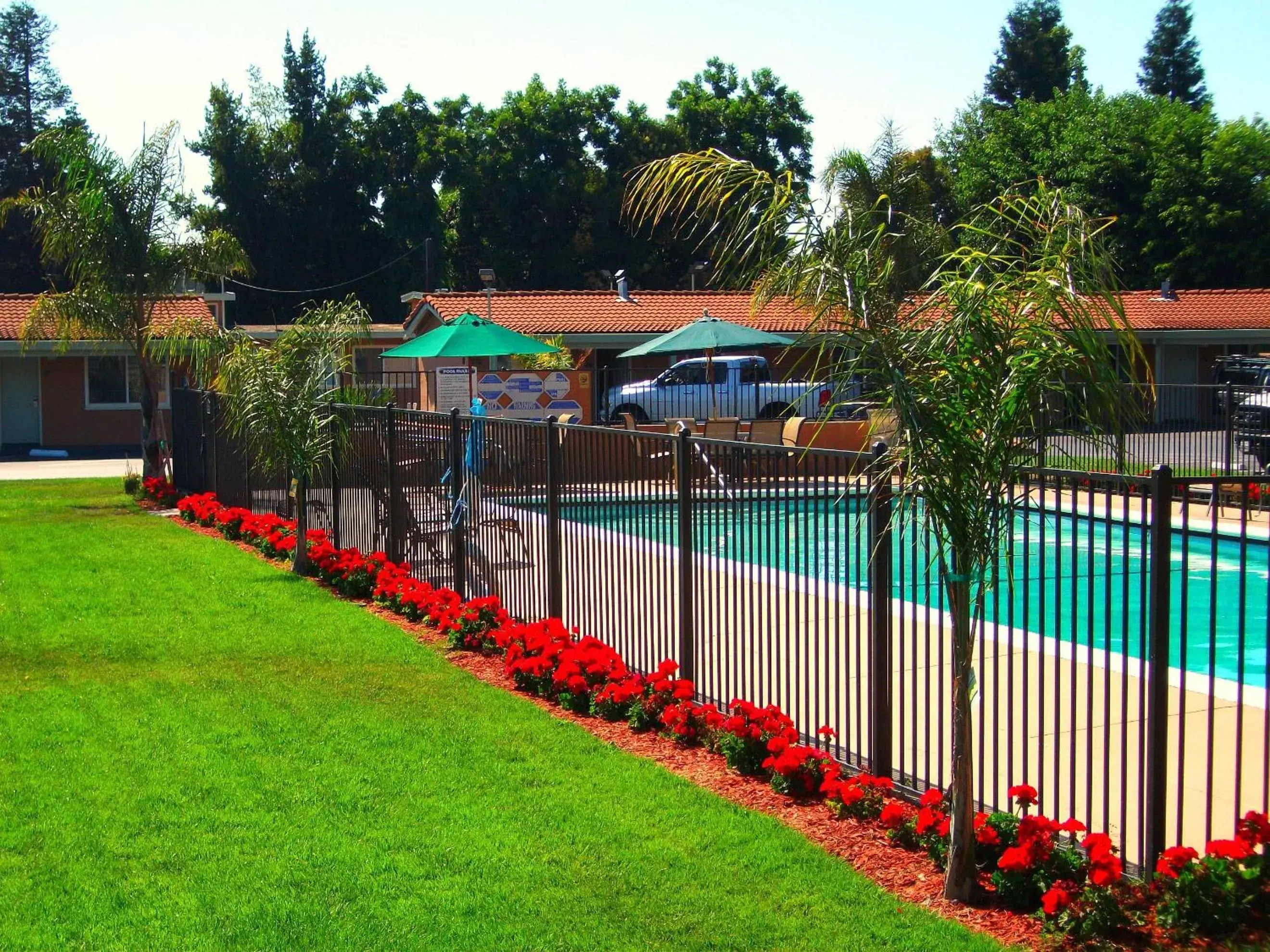 Facade/entrance, Garden in Tri-Valley Inn & Suites