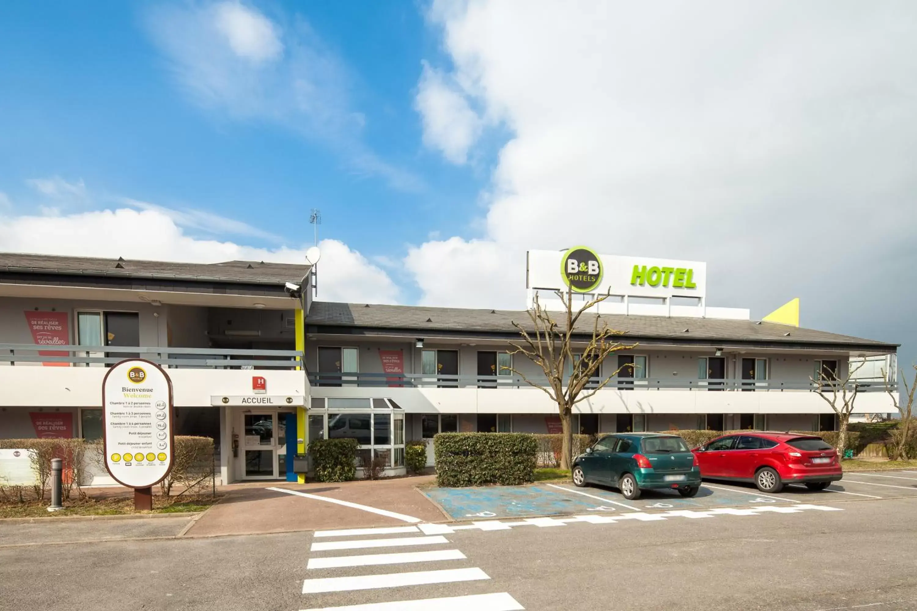 Facade/entrance in B&B HOTEL La Queue En Brie Facade/entrance in B&B HOTEL La Queue En Brie