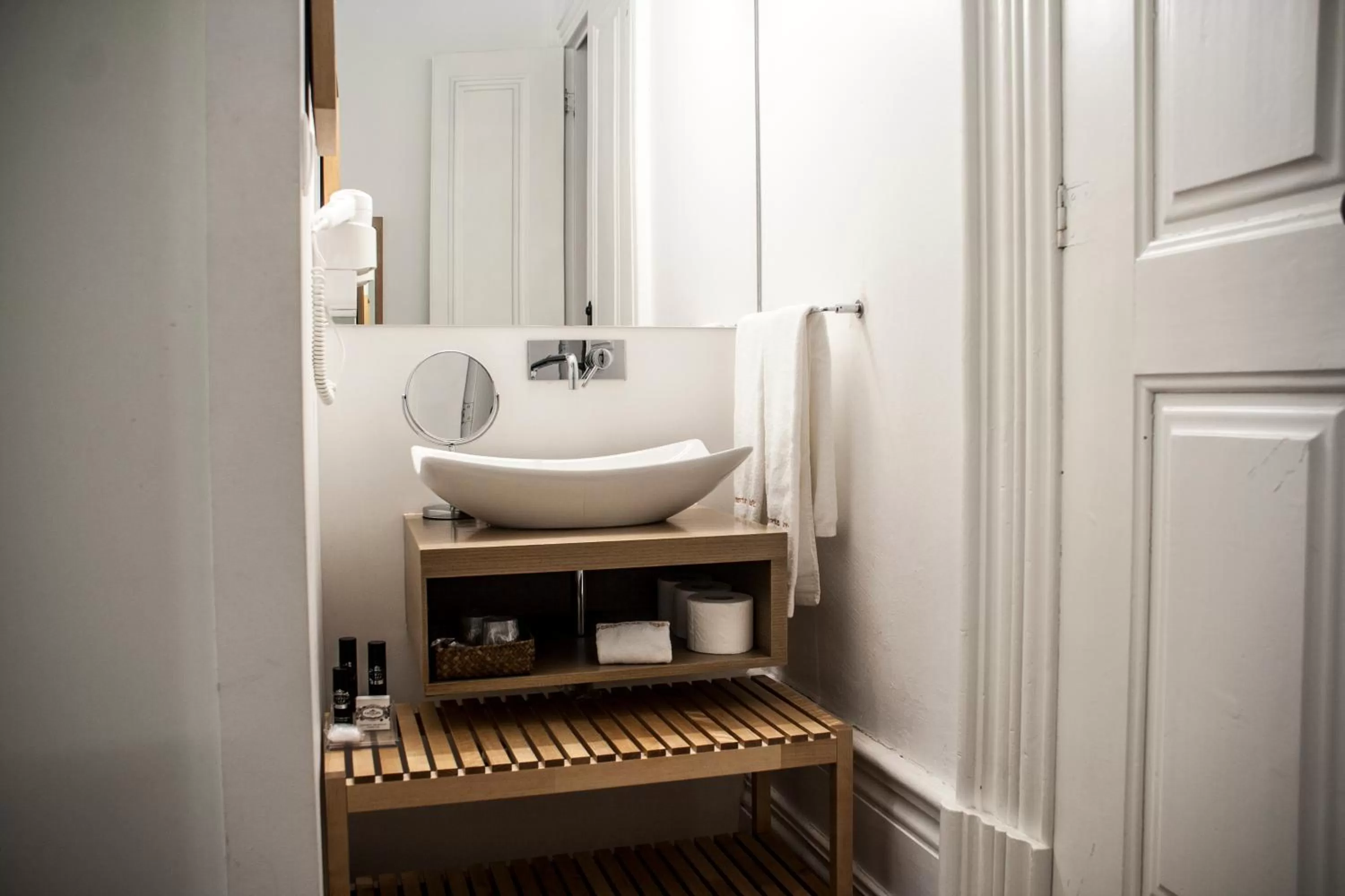 Shower in Oporto Loft