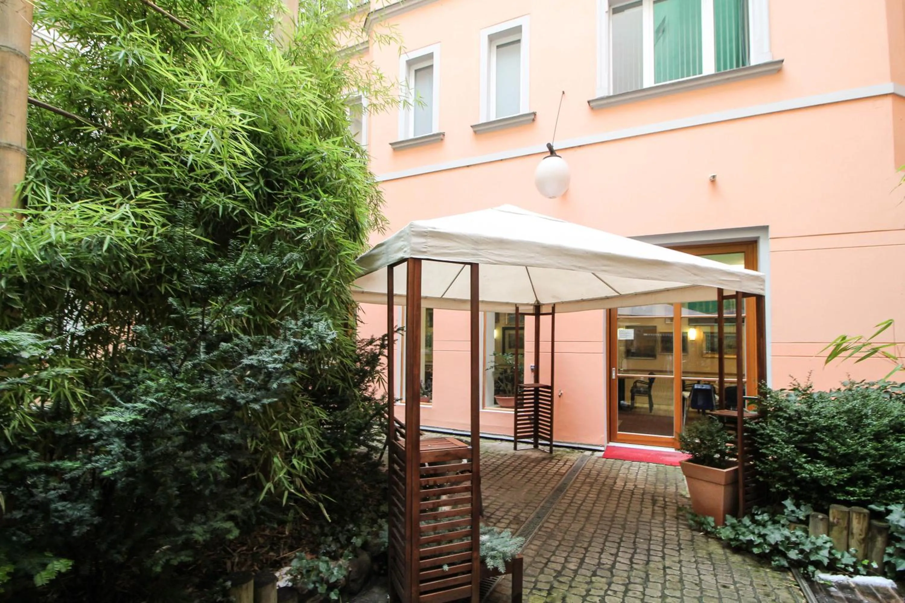 Garden in Hotel Sachsenhof