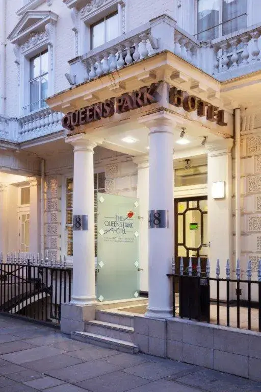 Facade/entrance in Queens Park Hotel