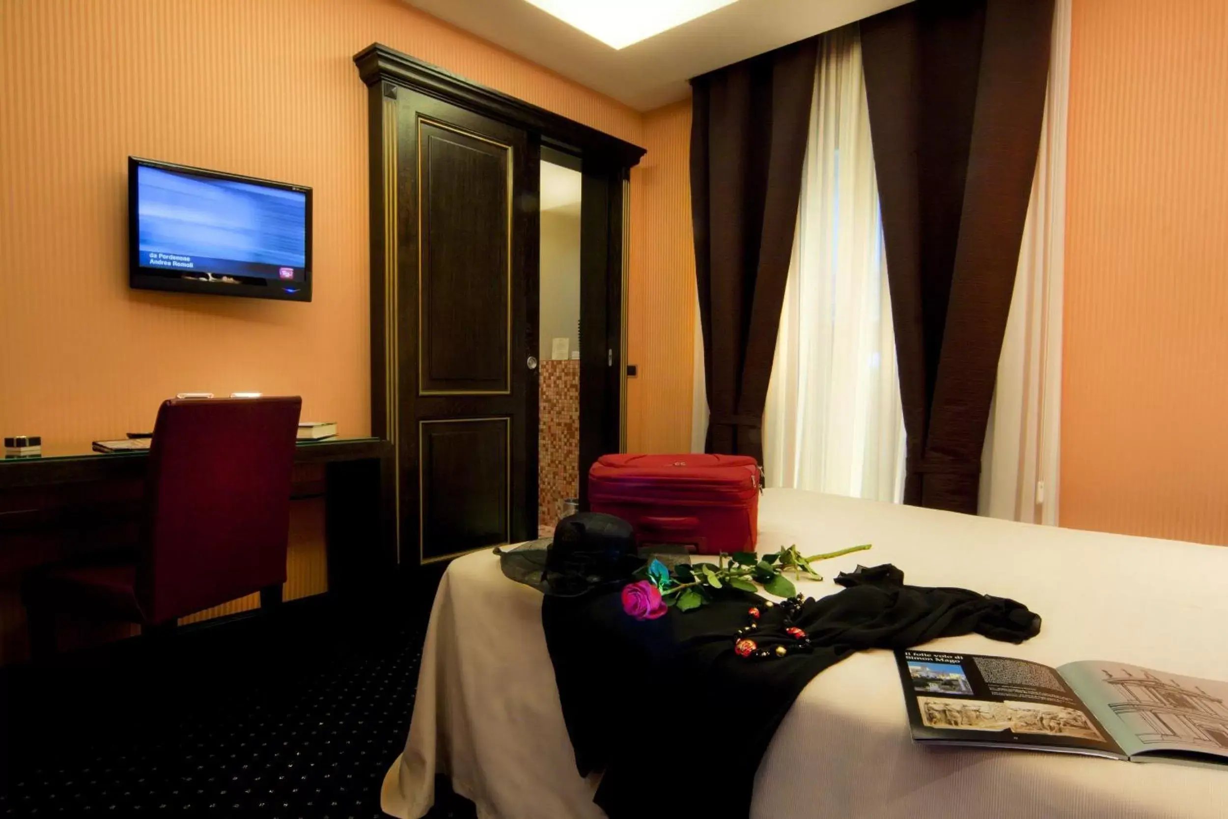 Bedroom, TV/Entertainment Center in Marcella Royal Hotel - Rooftop Garden
