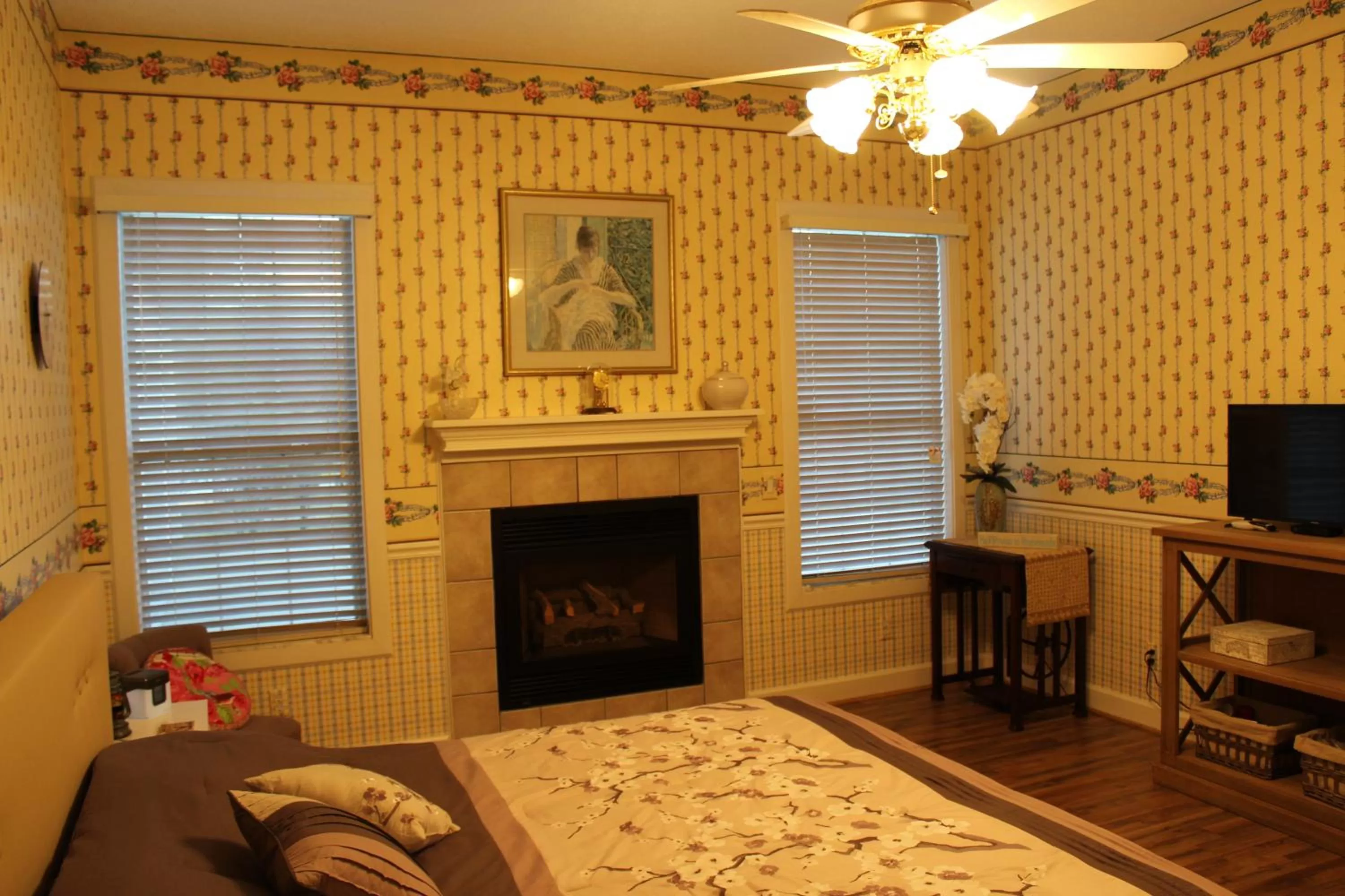 TV/Entertainment Center in Rock Pointe Ranch