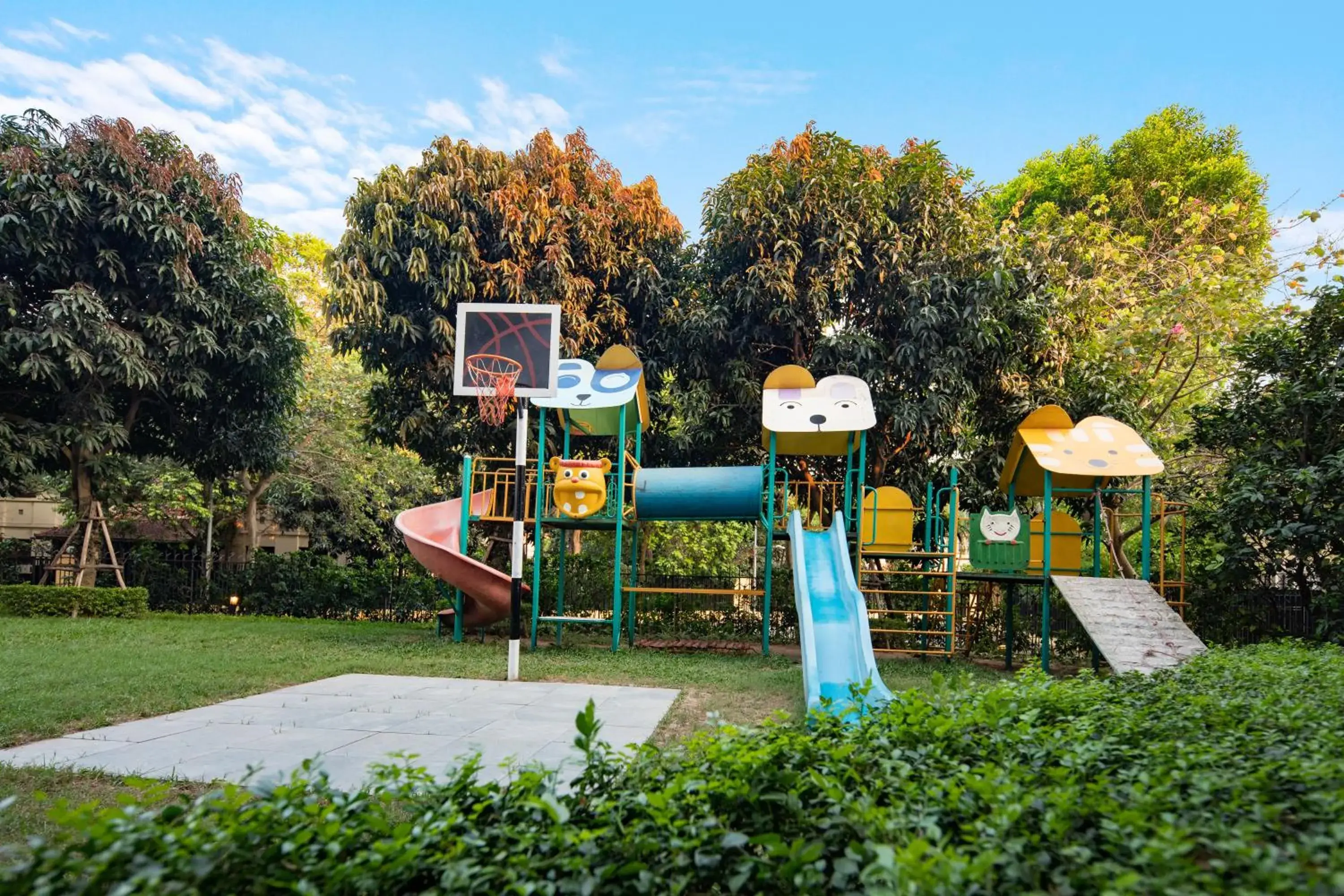 Children play ground, Children's Play Area in Elegant Suites Westlake