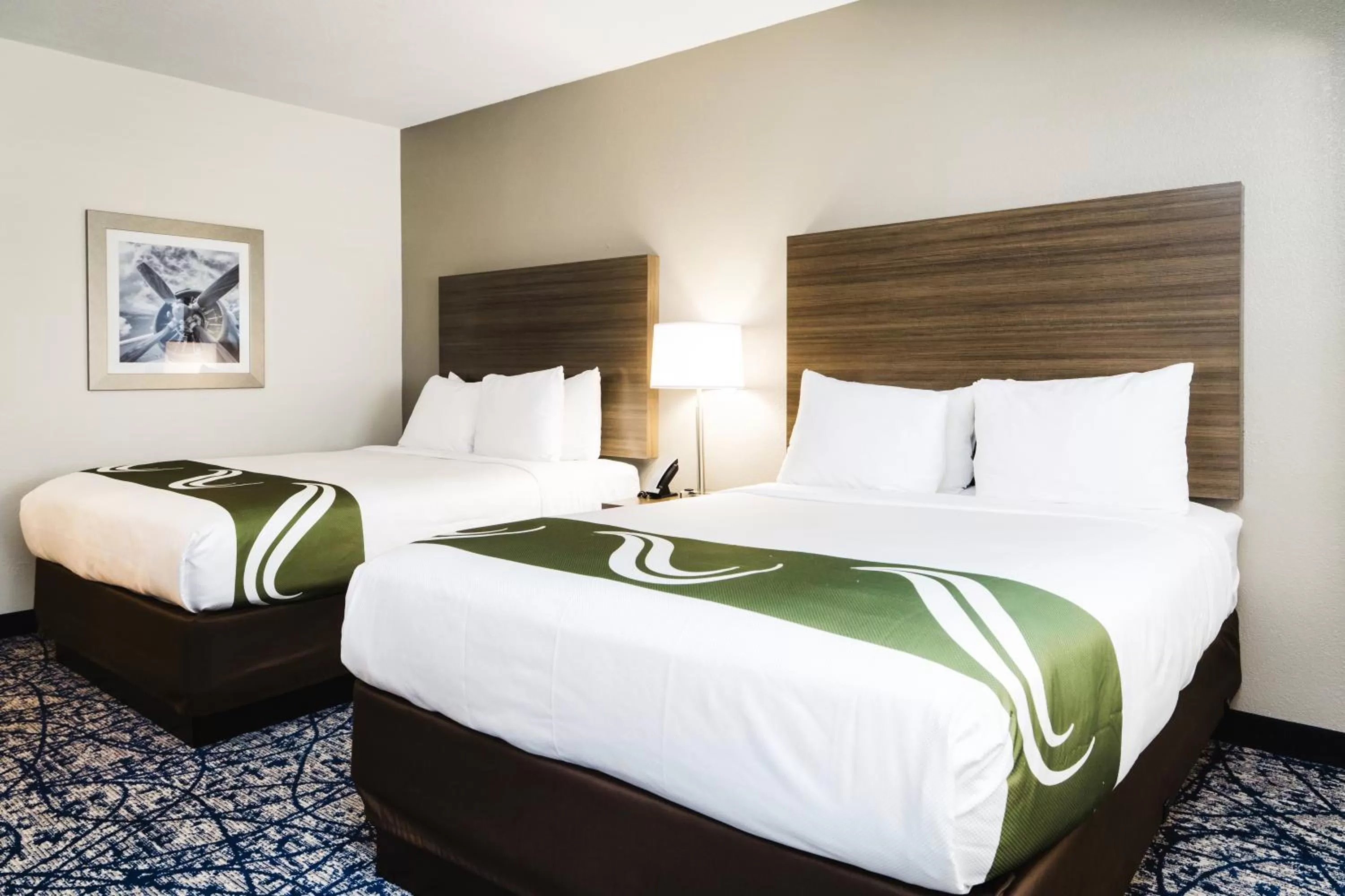 Bedroom in Quality Suites Houston Hobby Airport