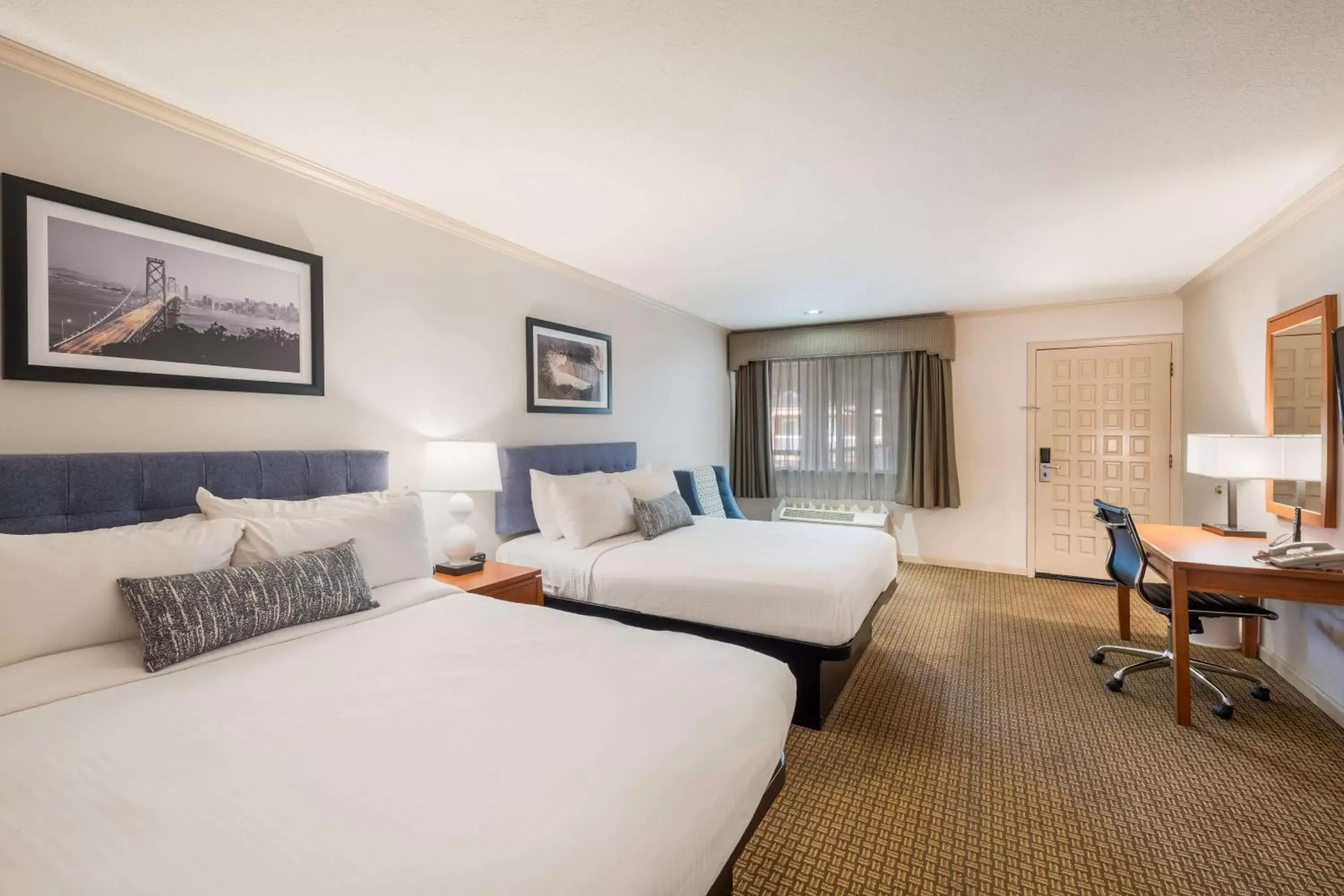 Bedroom, Bed in SureStay Plus Hotel by Best Western Mountain View