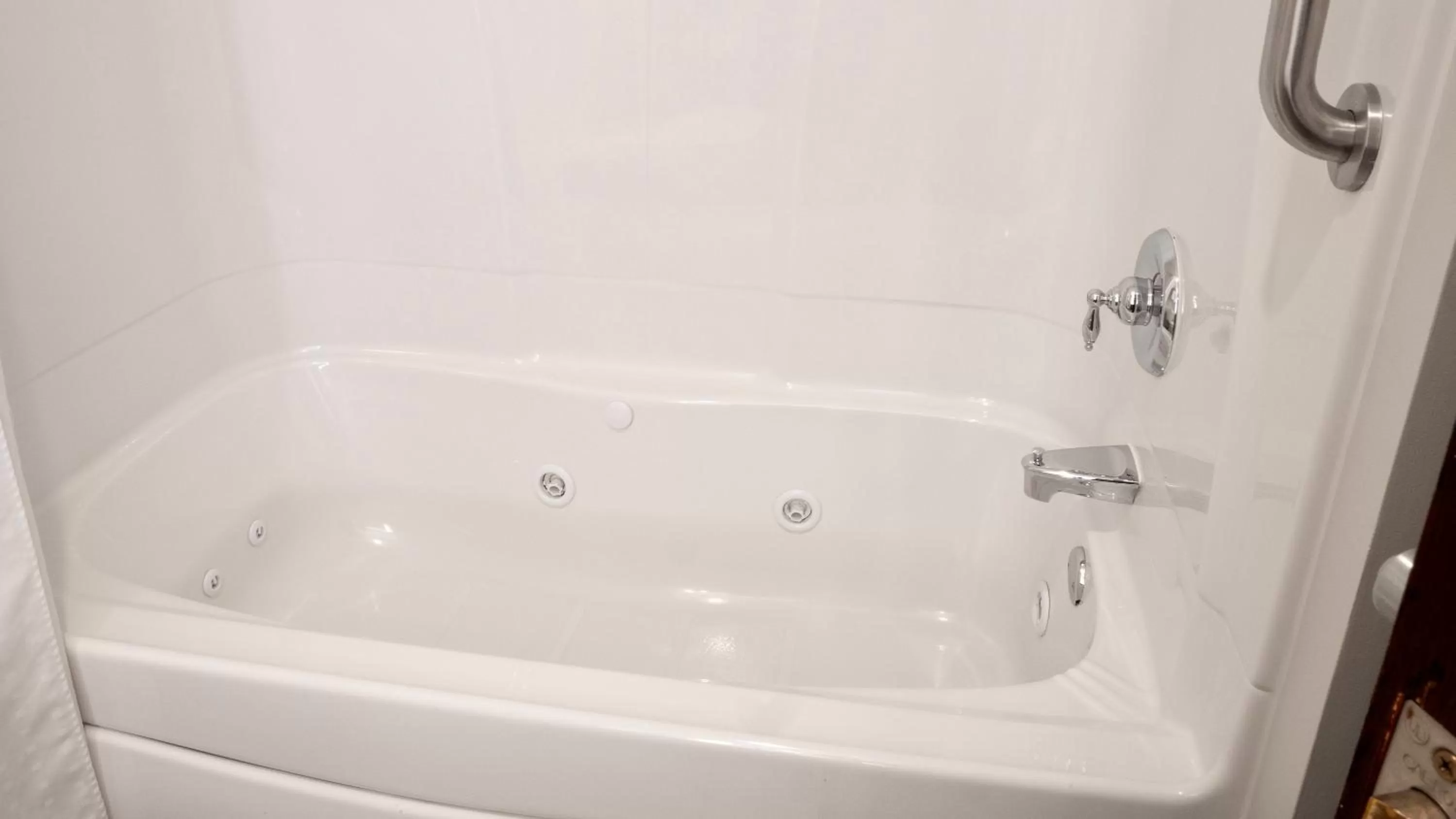 Bedroom in Holiday Inn Express Hotel & Suites Newton Sparta by IHG