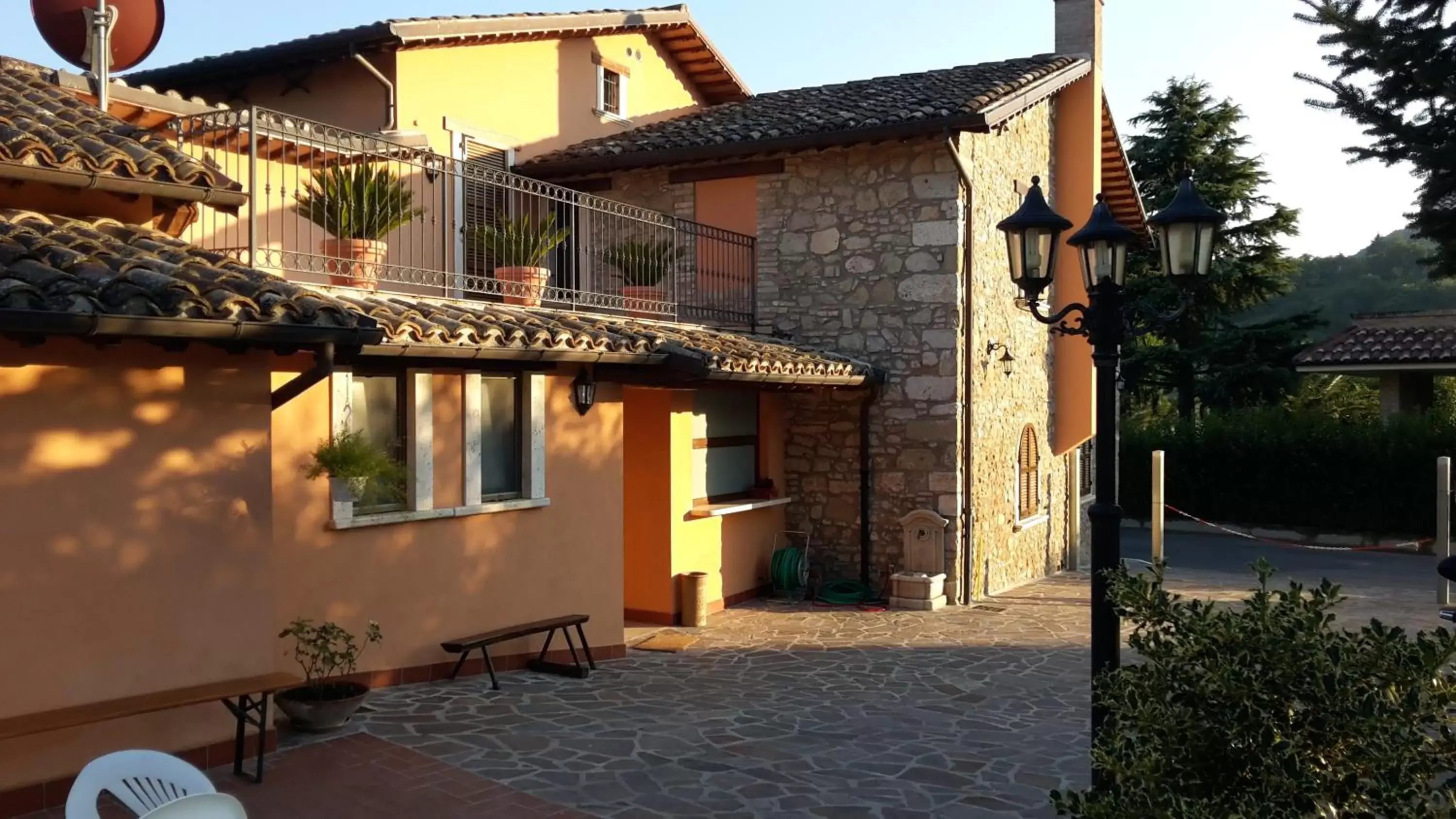 Facade/entrance, Property Building in Agriturismo La Cantina