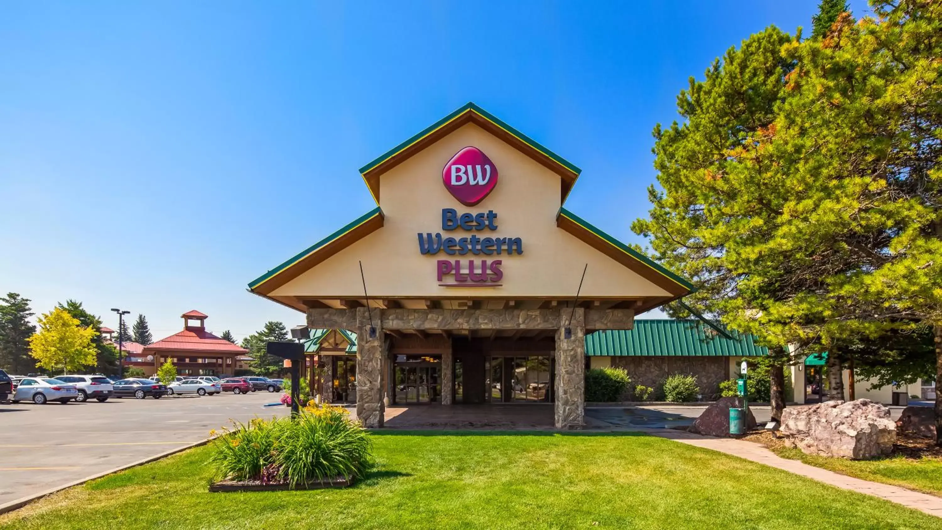 Facade/entrance, Property Building in Best Western Plus GranTree Inn