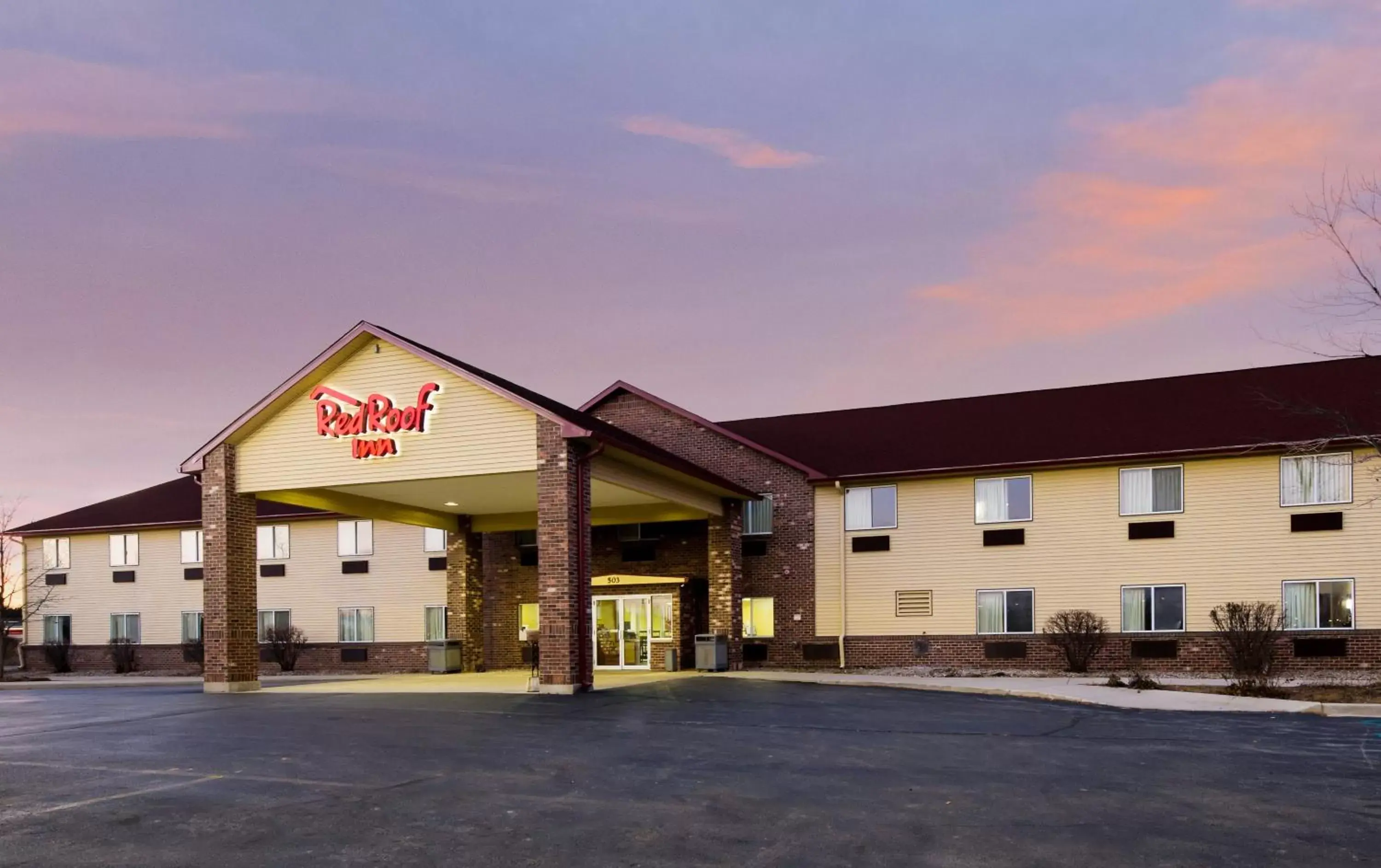 Facade/Entrance in Red Roof Inn Auburn