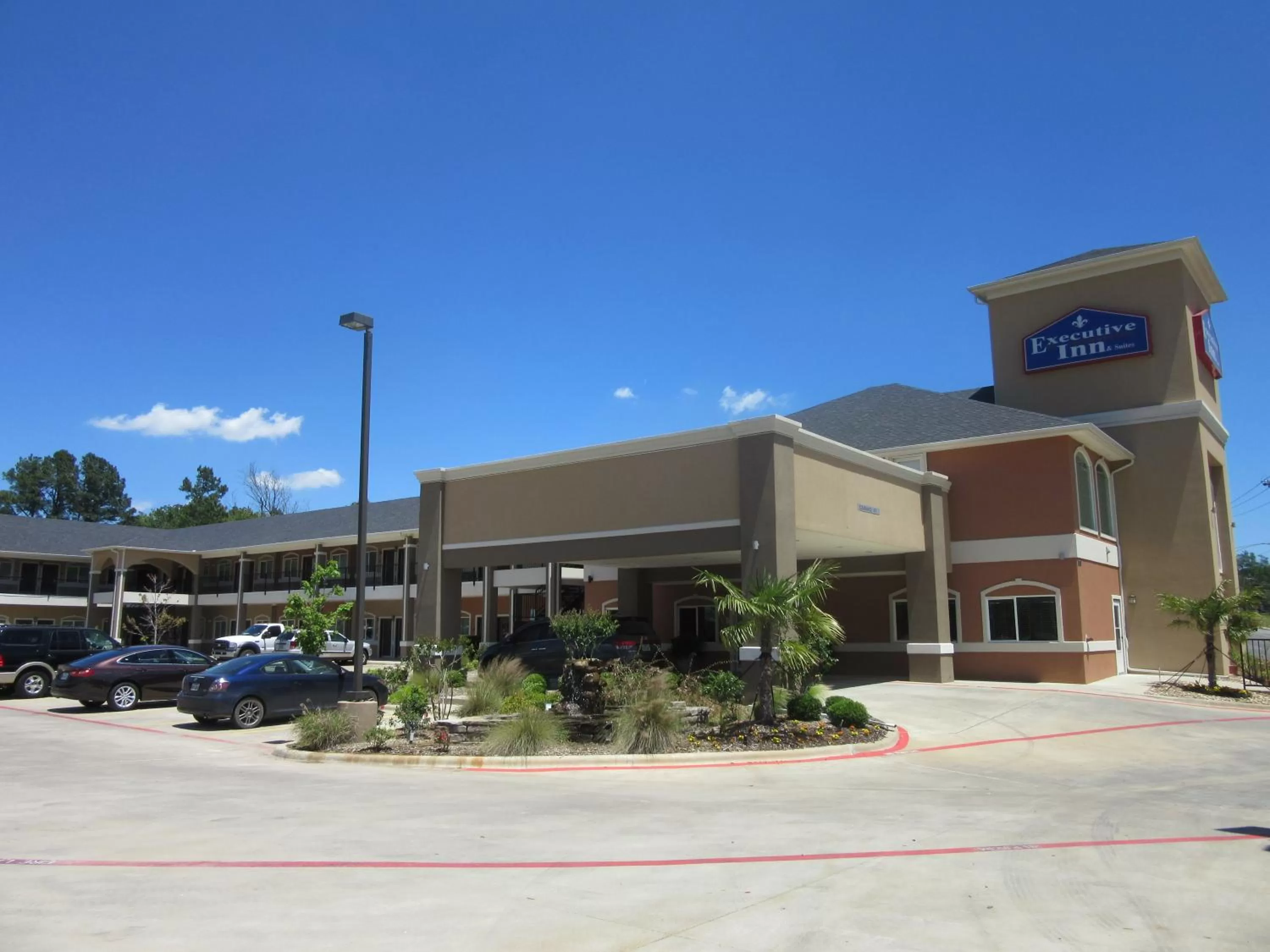 Property building in Executive Inn and Suites Tyler