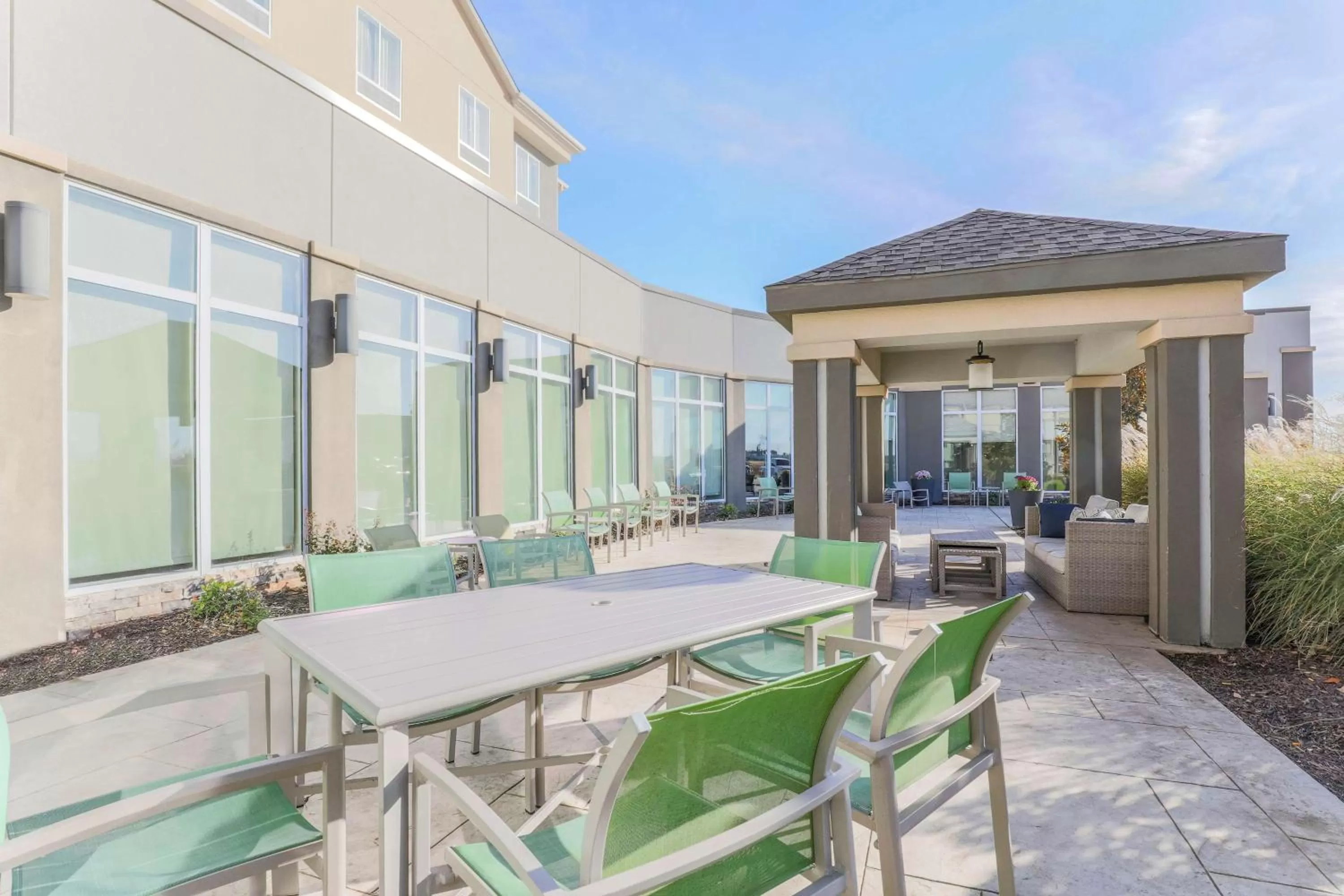 Patio in Hilton Garden Inn Ardmore