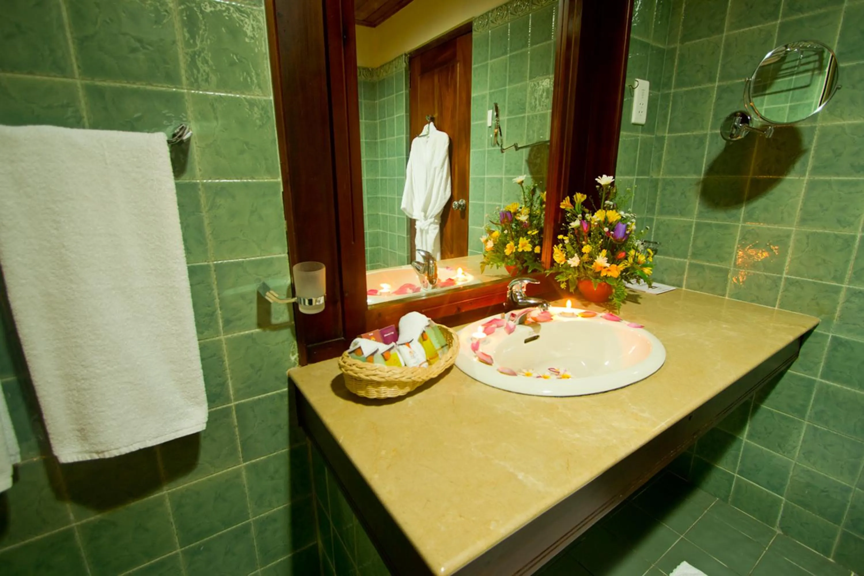 Bathroom in Randholee Resort & Spa