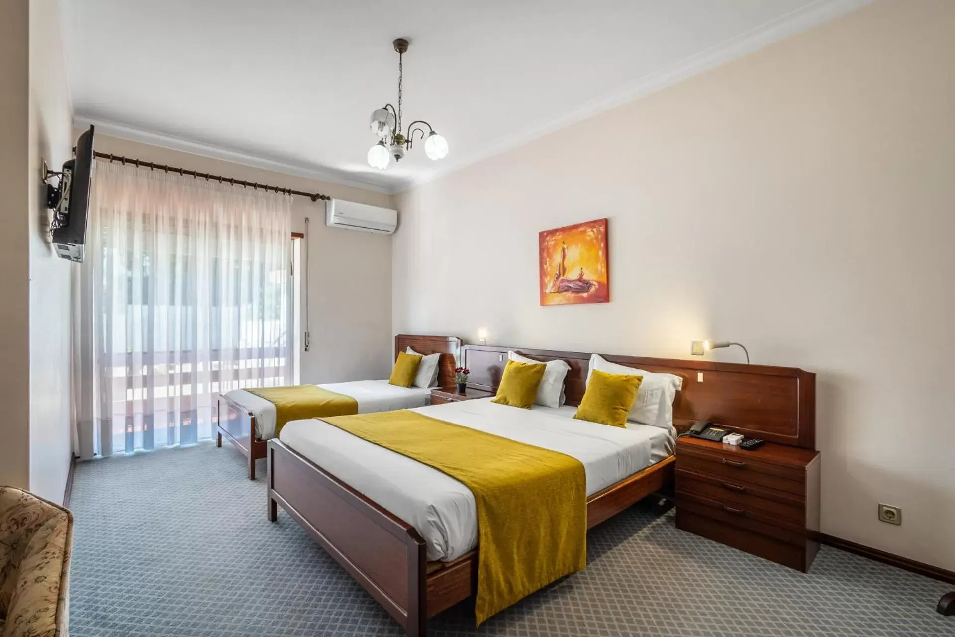 Bedroom, Bed in Hotel Colmeia Bedroom, Bed in Hotel Colmeia