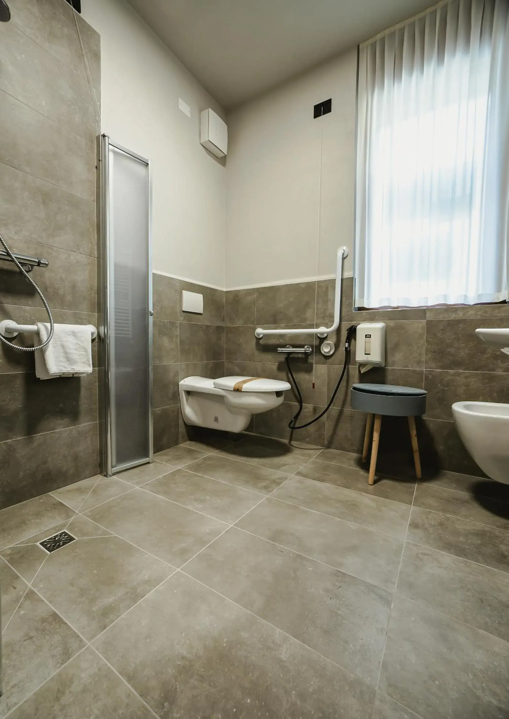 Bathroom in Continental Hotel