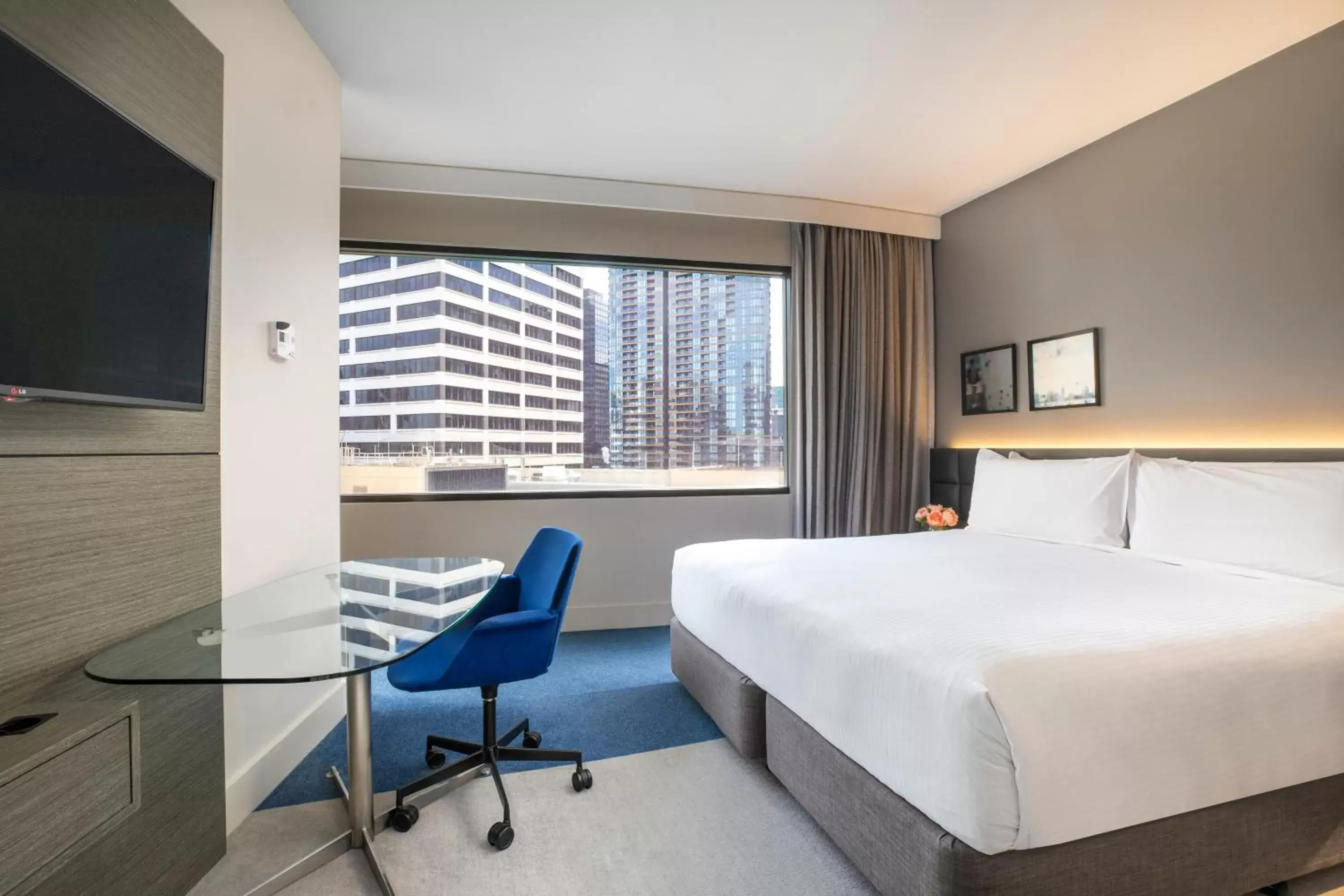 Bedroom in Crowne Plaza Melbourne, an IHG Hotel