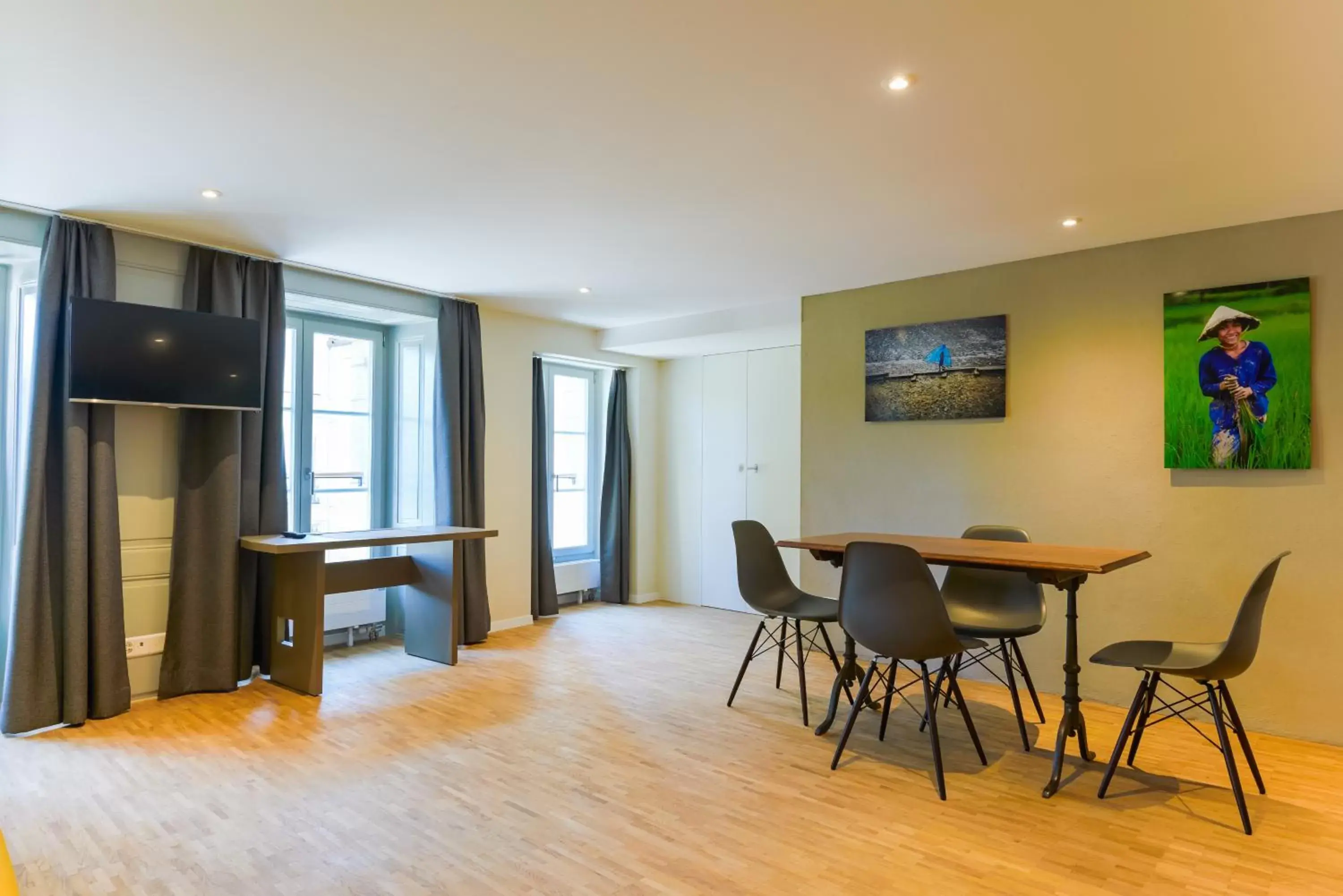 TV and multimedia, Dining Area in Aparthotel Hine Adon Fribourg