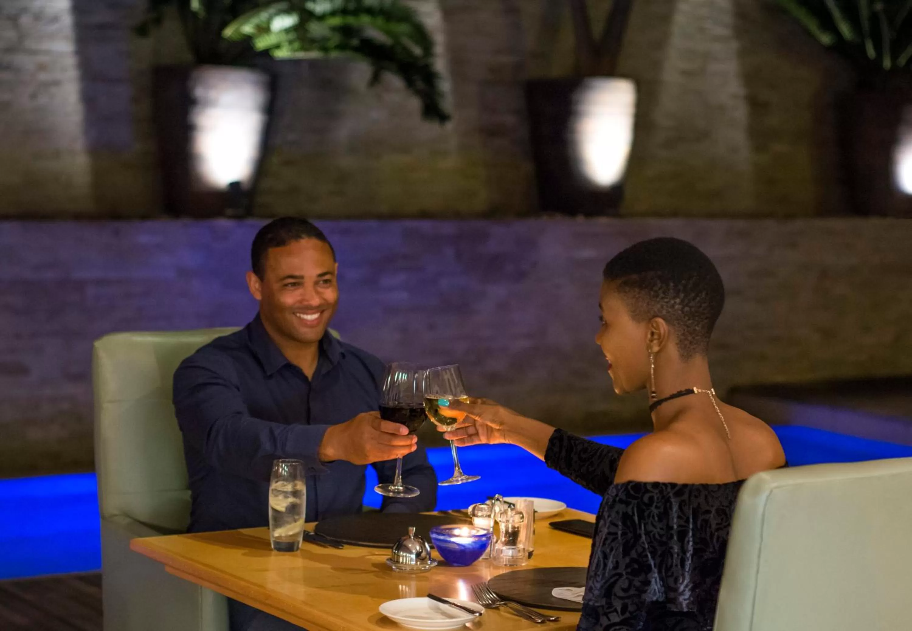 Restaurant/places to eat in No5 Boutique Art Hotel by Mantis