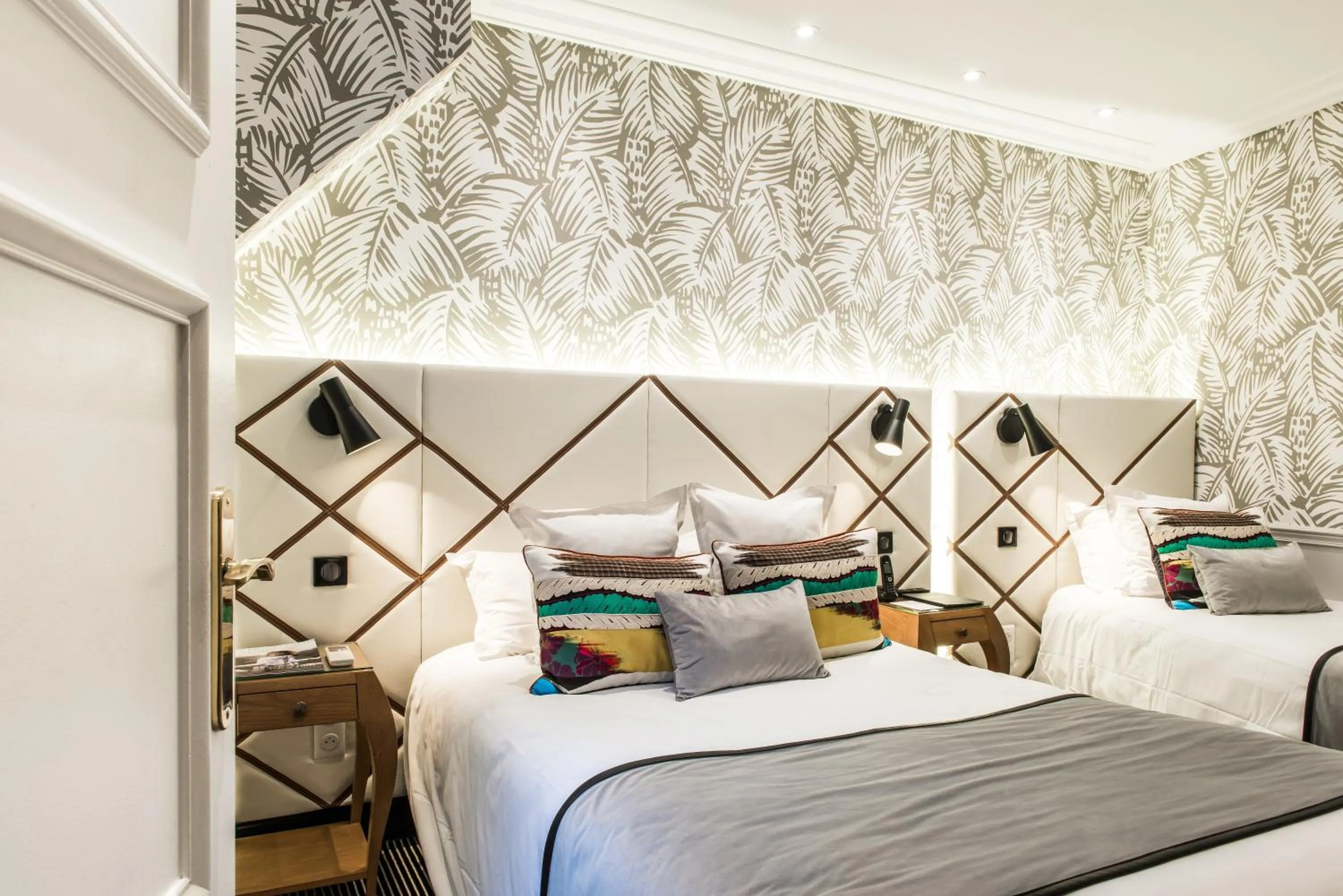 Bedroom, Bed in Hôtel Jardin Le Bréa