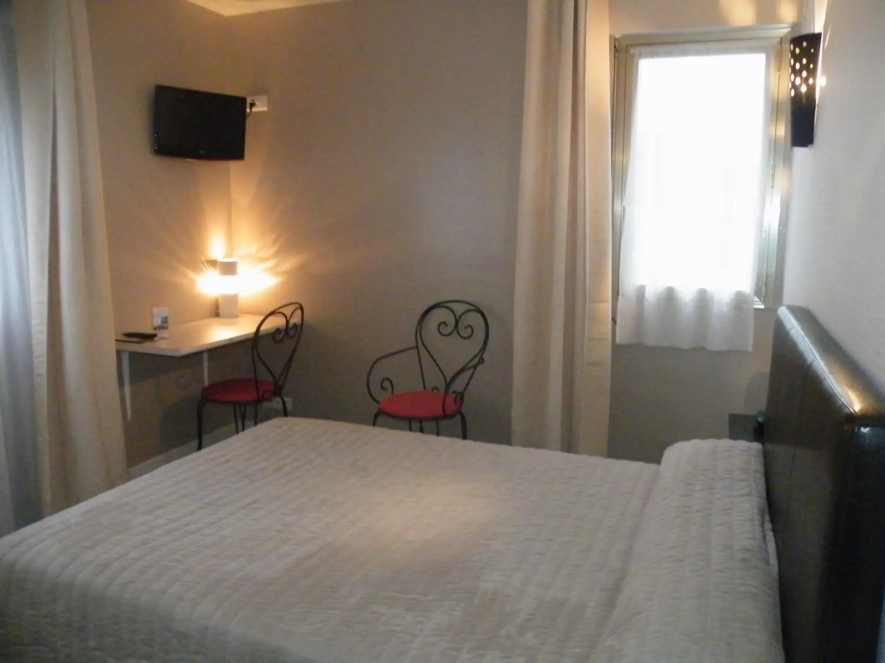 Photo of the whole room, Bed in Hôtel de L'Avenue