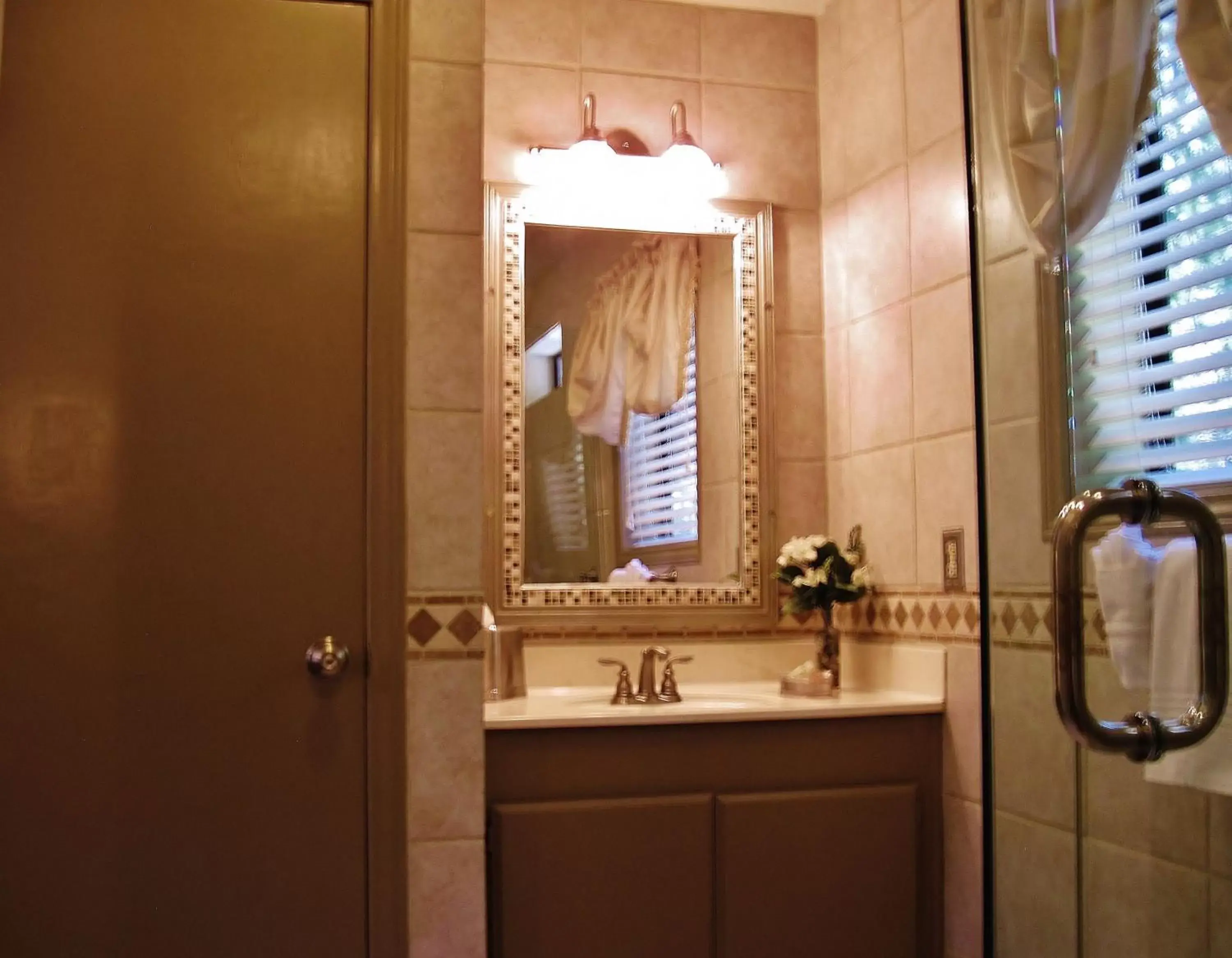 Bathroom in The North Shore Inn